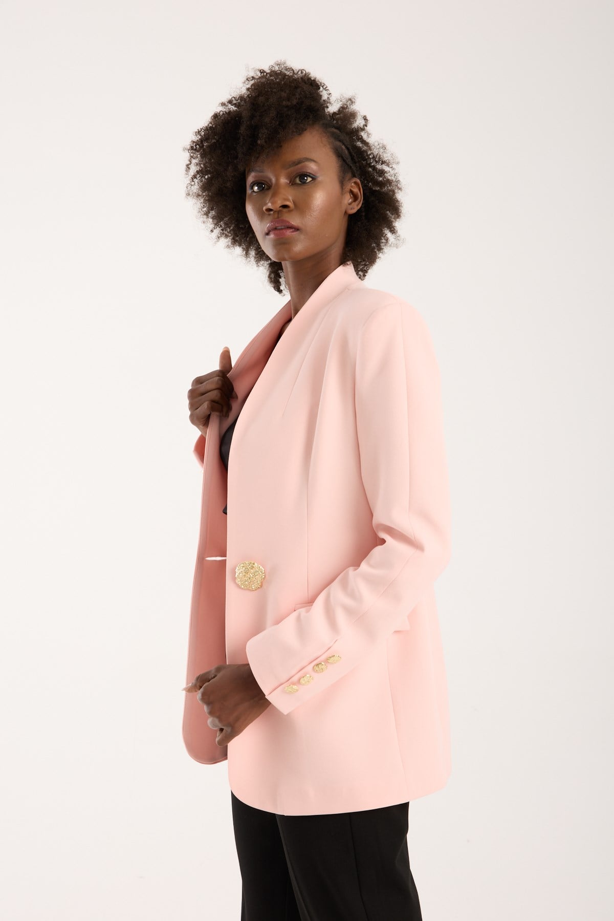 Pembe Salaş Kesim Düğme Detaylı Dokuma Blazer Ceket