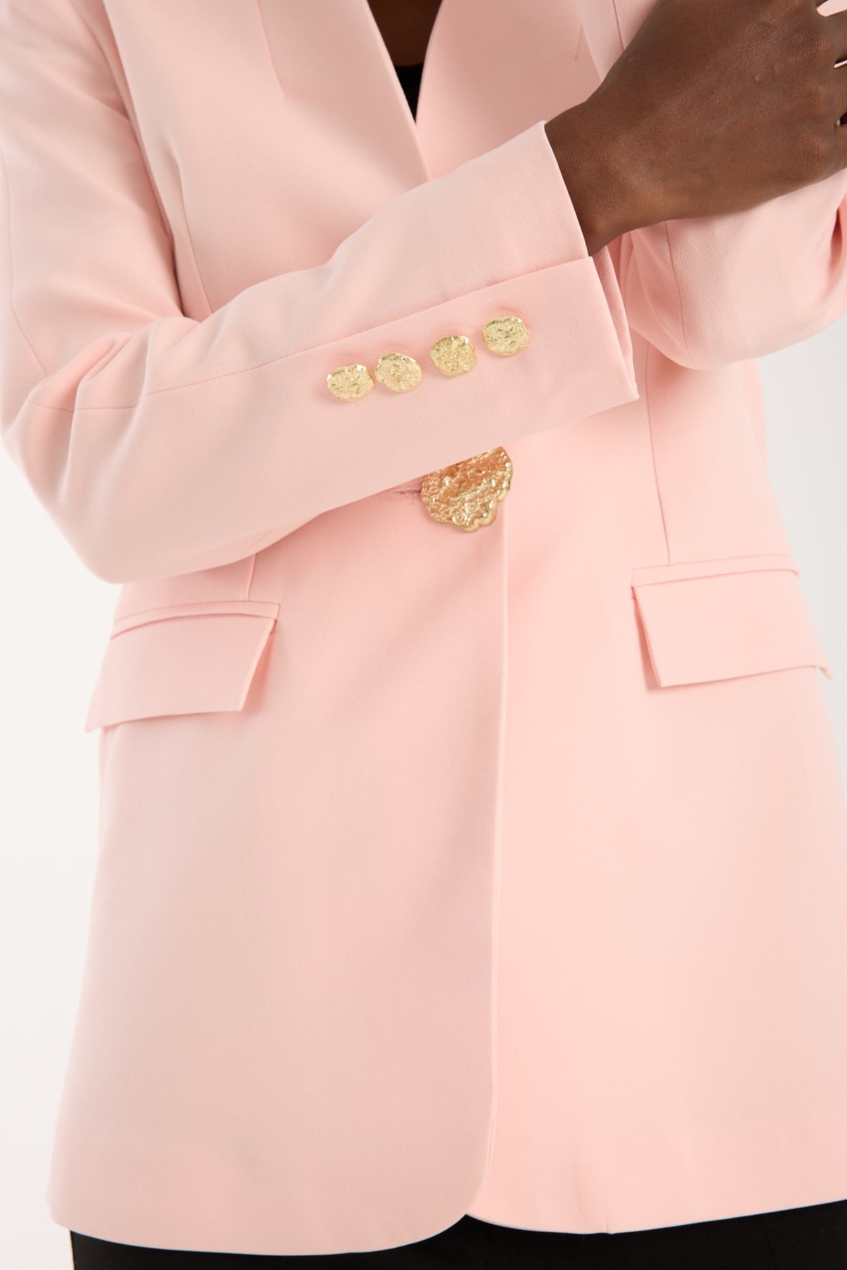 Pembe Salaş Kesim Düğme Detaylı Dokuma Blazer Ceket