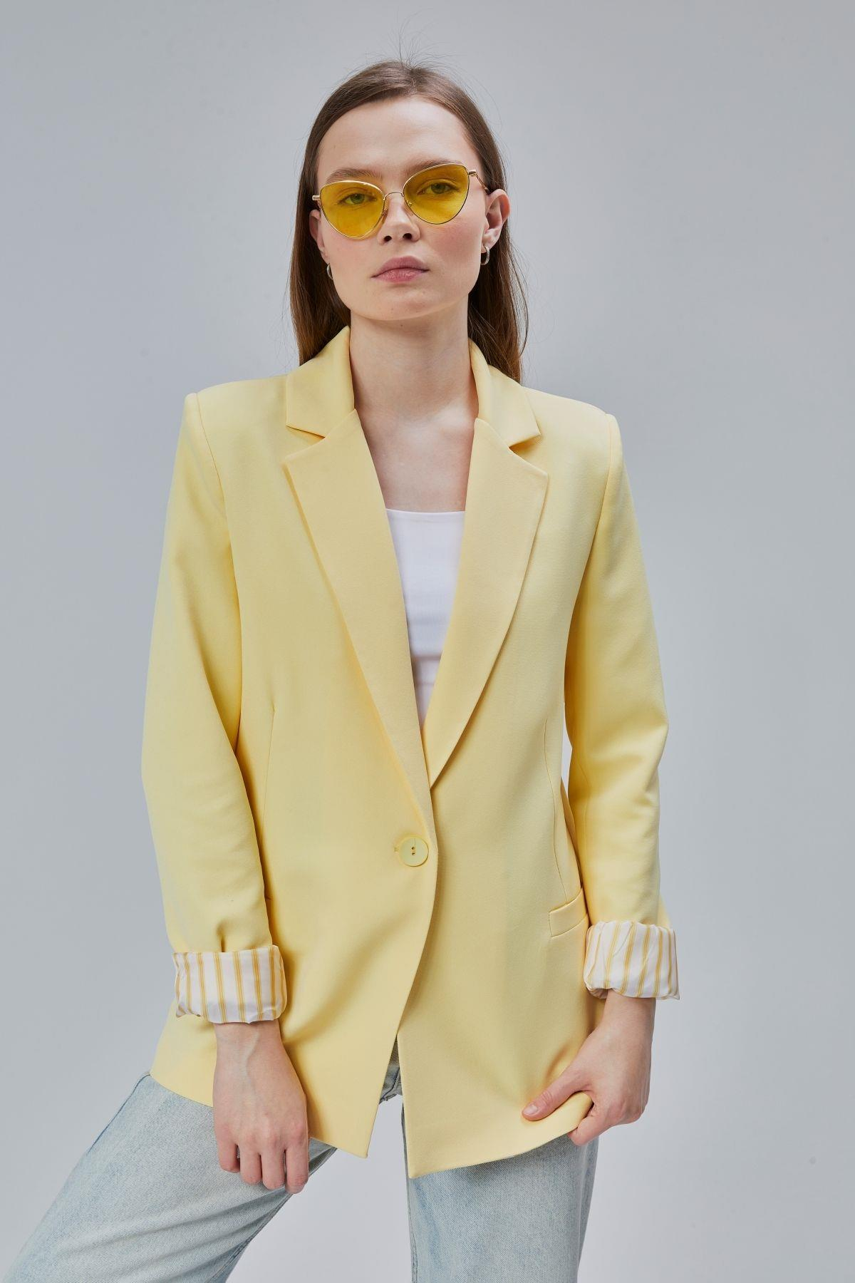 Sarı Kruvaze Yaka Kolu Katlama Detaylı Regular Vatkalı Blazer Ceket
