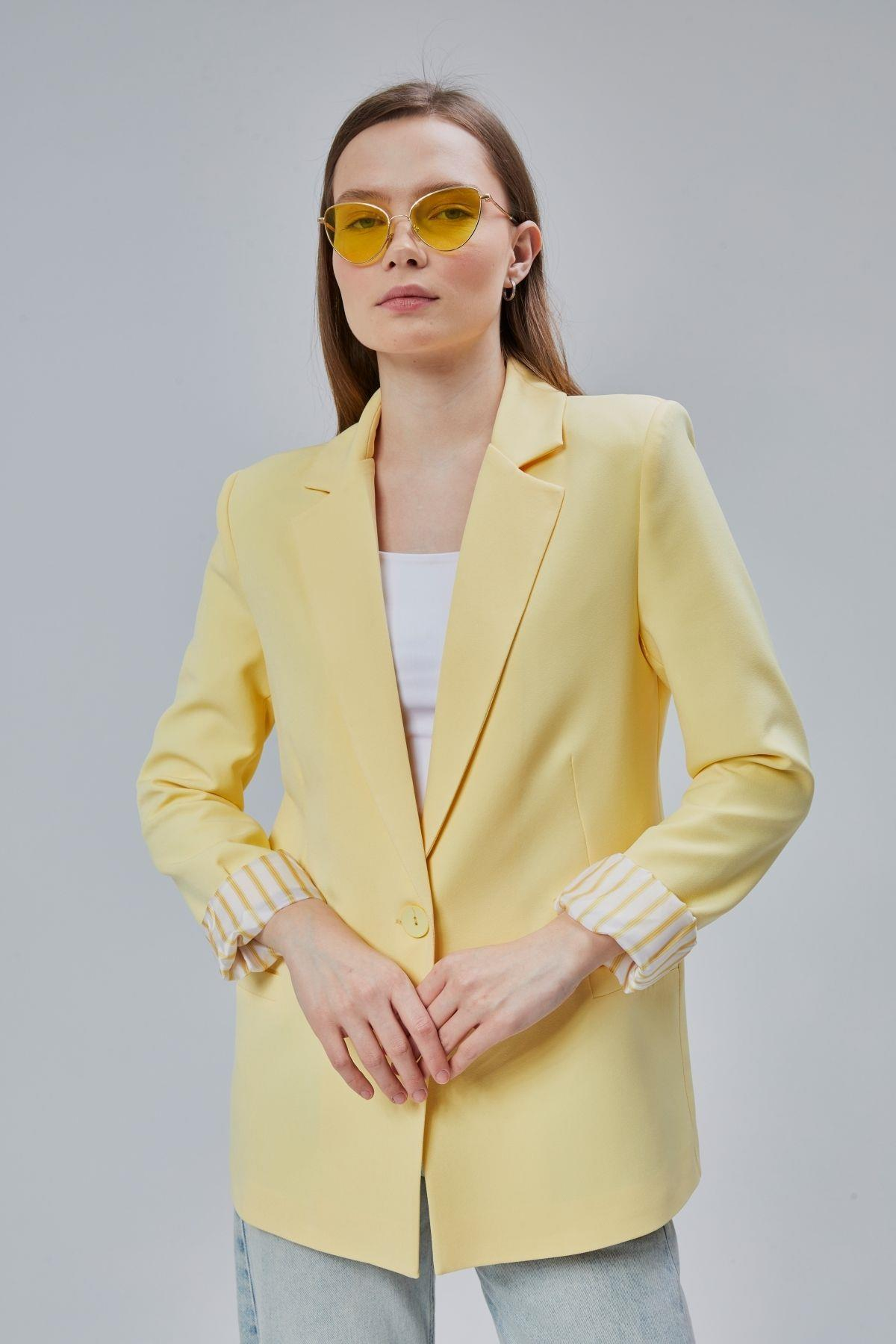 Sarı Kruvaze Yaka Kolu Katlama Detaylı Regular Vatkalı Blazer Ceket
