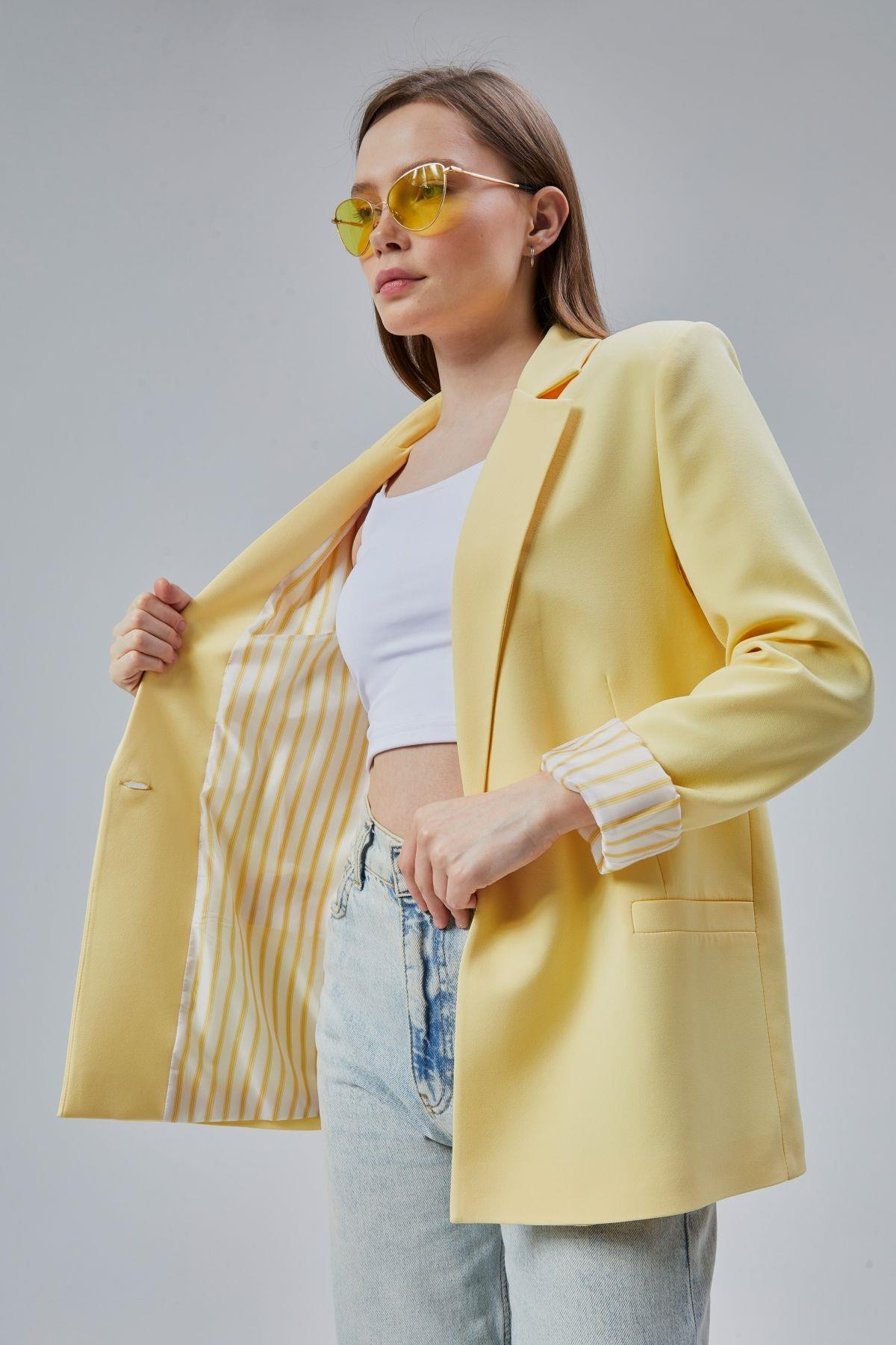 Sarı Kruvaze Yaka Kolu Katlama Detaylı Regular Vatkalı Blazer Ceket