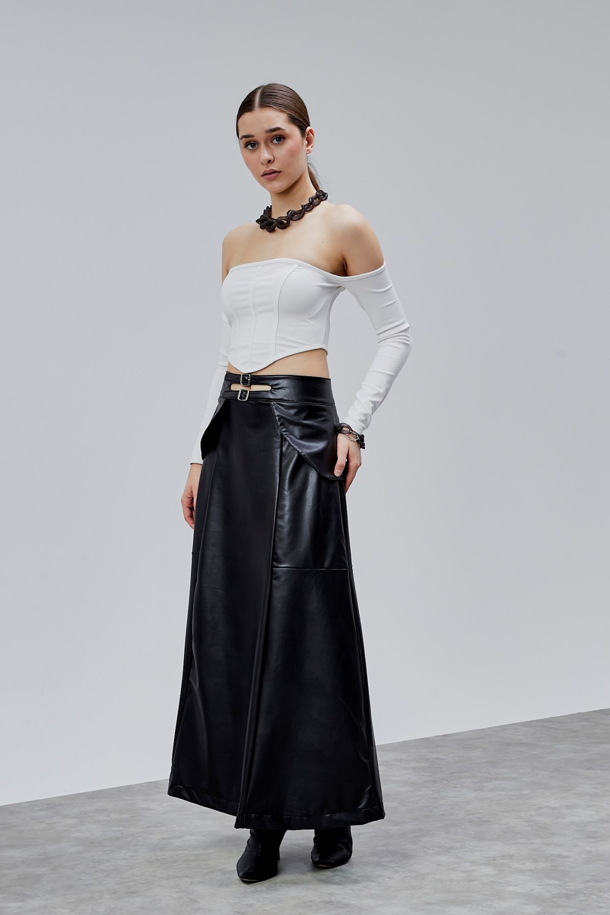Siyah Deri Etek Yüksek Bel ve Kemerli Kadın Modern Şık Günlük Kullanım 