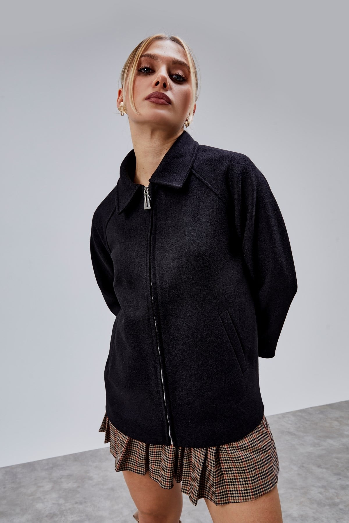 Siyah Oversize Fermuarlı Kaşe Ceket