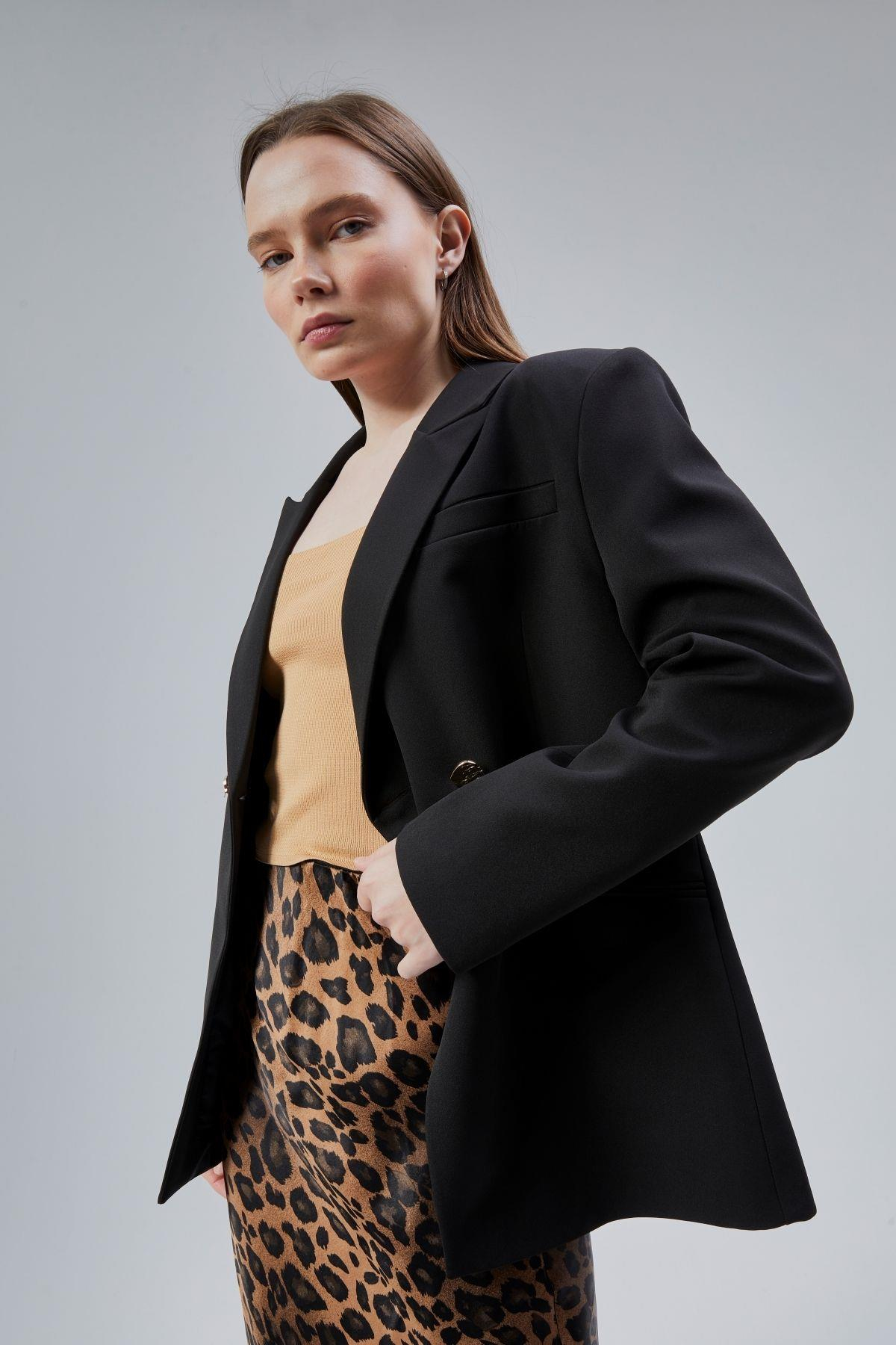 Siyah Regular Fit Yırtmaç Detaylı Blazer Ceket