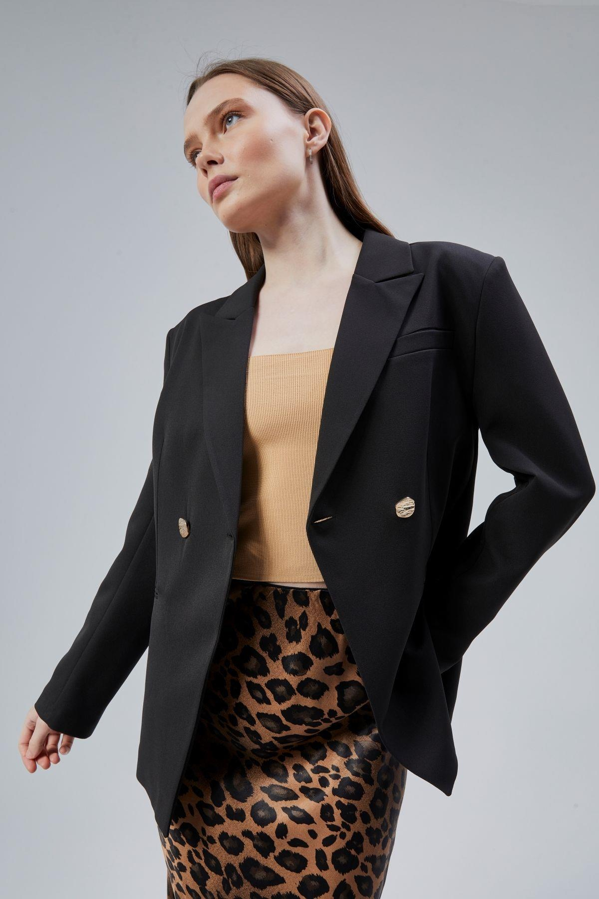 Siyah Regular Fit Yırtmaç Detaylı Blazer Ceket
