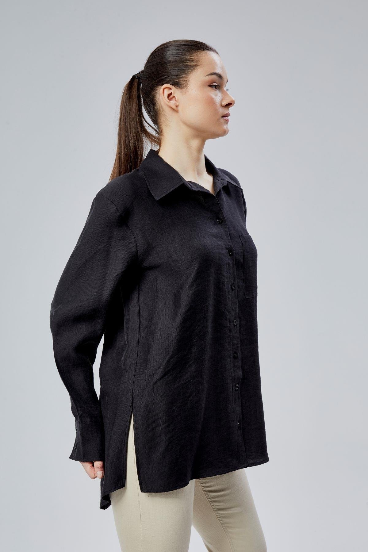 Siyah Yırtmaç Detaylı Oversize Gömlek
