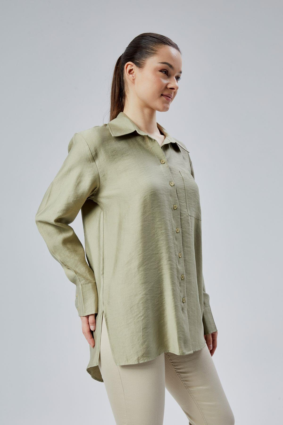 Yeşil Yırtmaç Detaylı Oversize Gömlek
