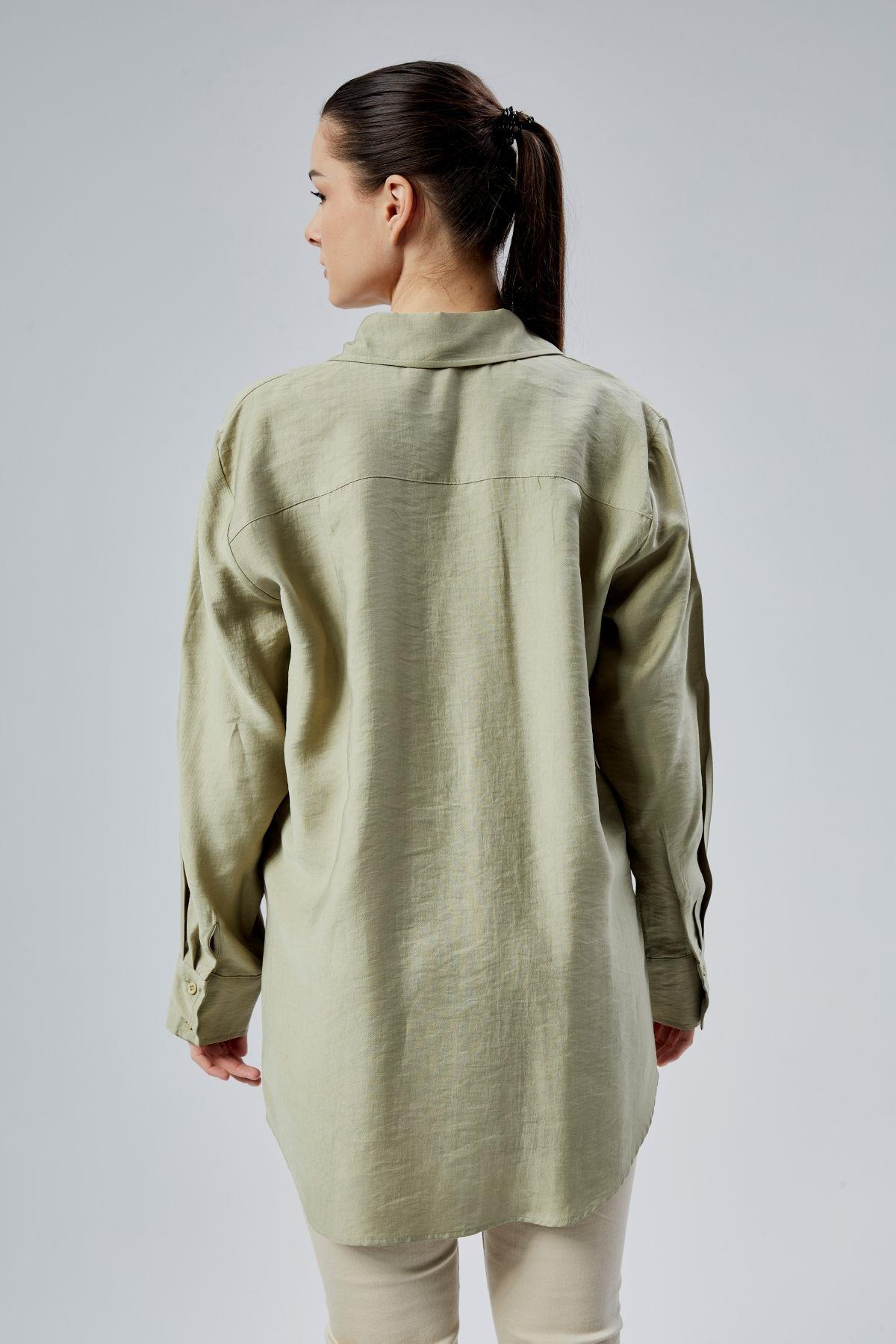 Yeşil Yırtmaç Detaylı Oversize Gömlek