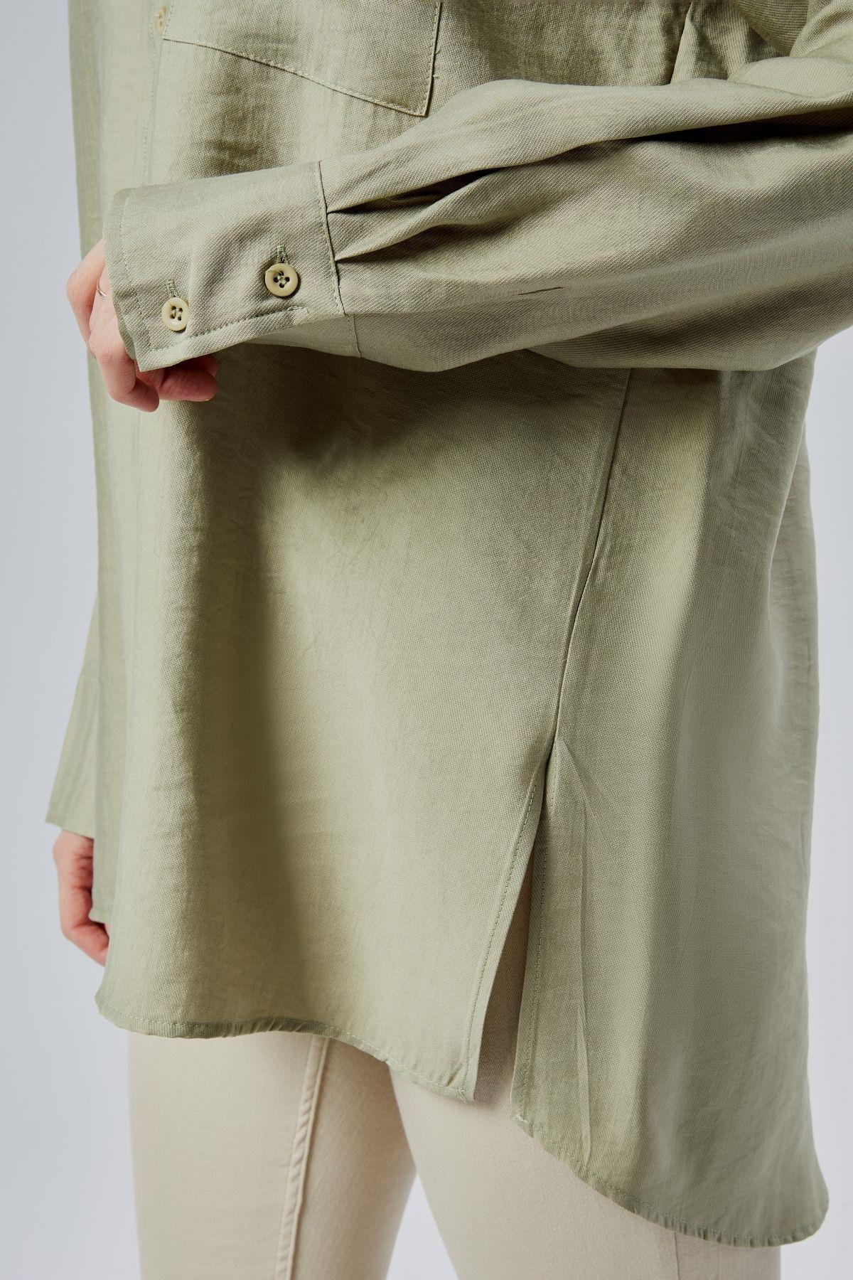 Yeşil Yırtmaç Detaylı Oversize Gömlek