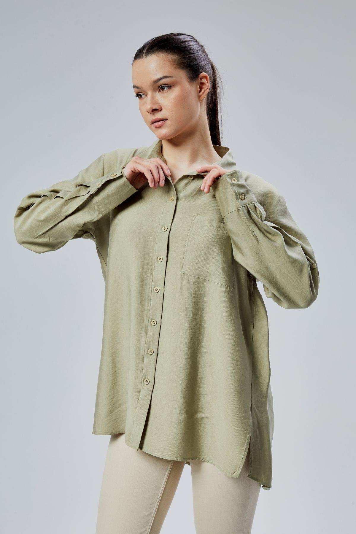 Yeşil Yırtmaç Detaylı Oversize Gömlek