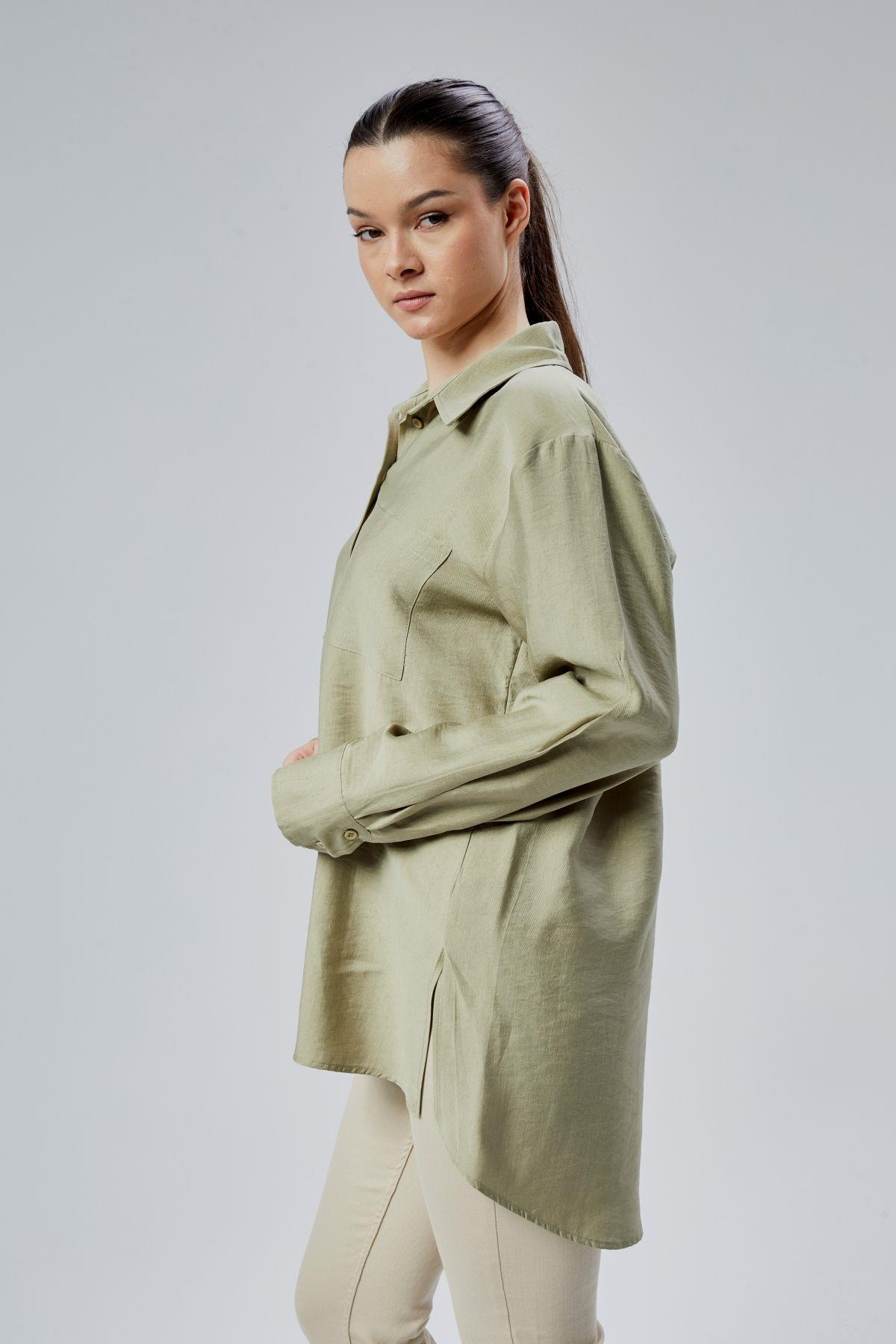 Yeşil Yırtmaç Detaylı Oversize Gömlek