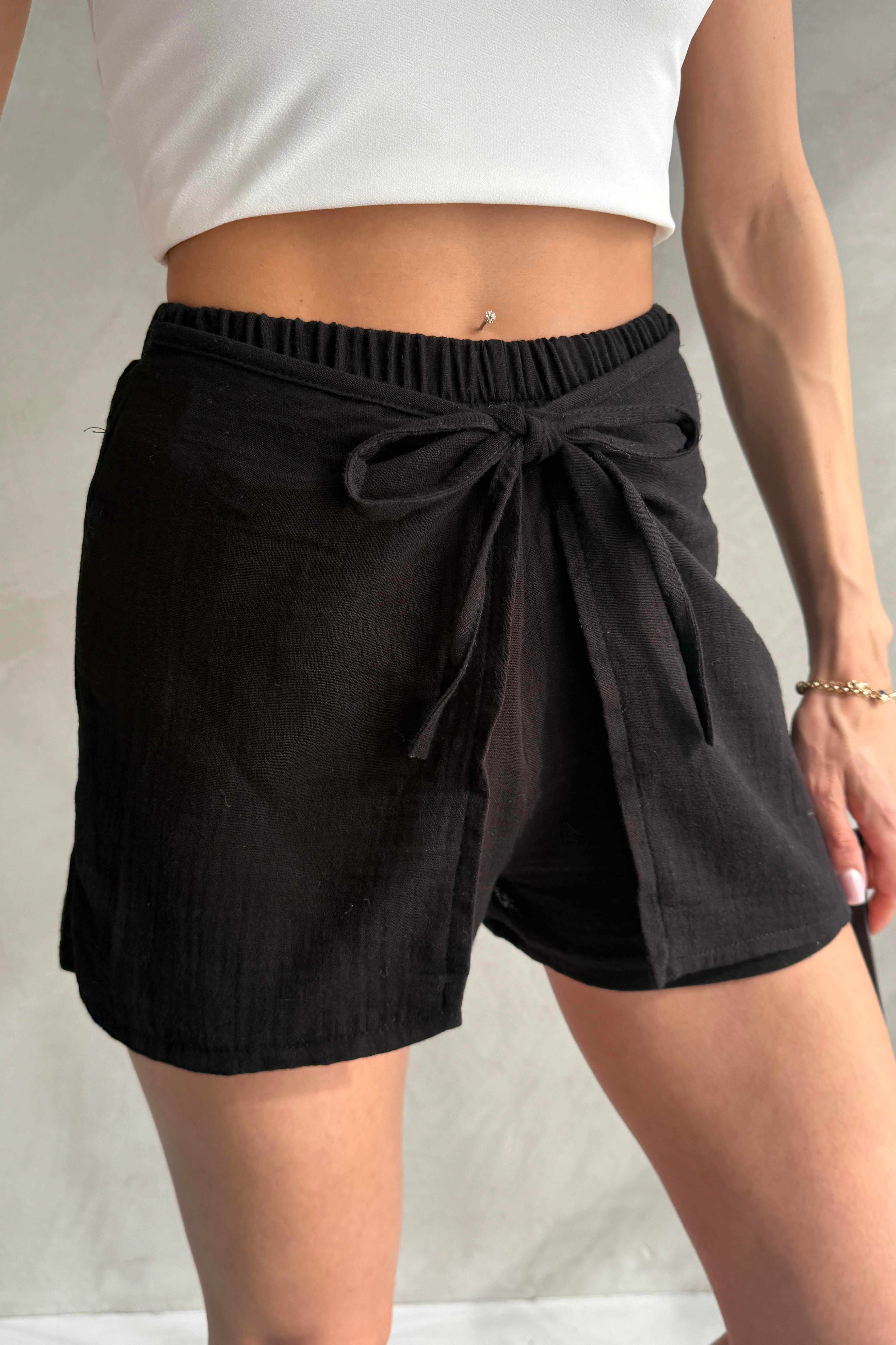 Belden Bağlama Detaylı Müslin Siyah Short