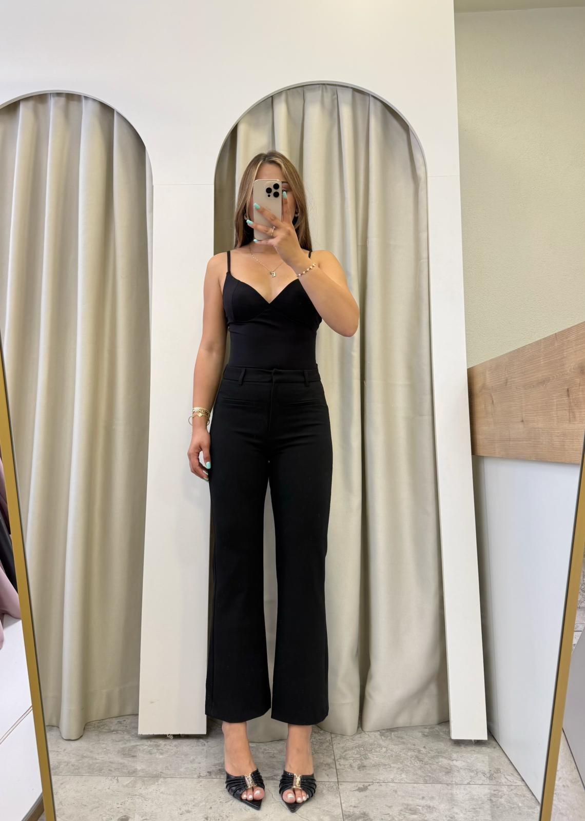 Azura Siyah Gizli Cep Detaylı Mini Flare Pantolon