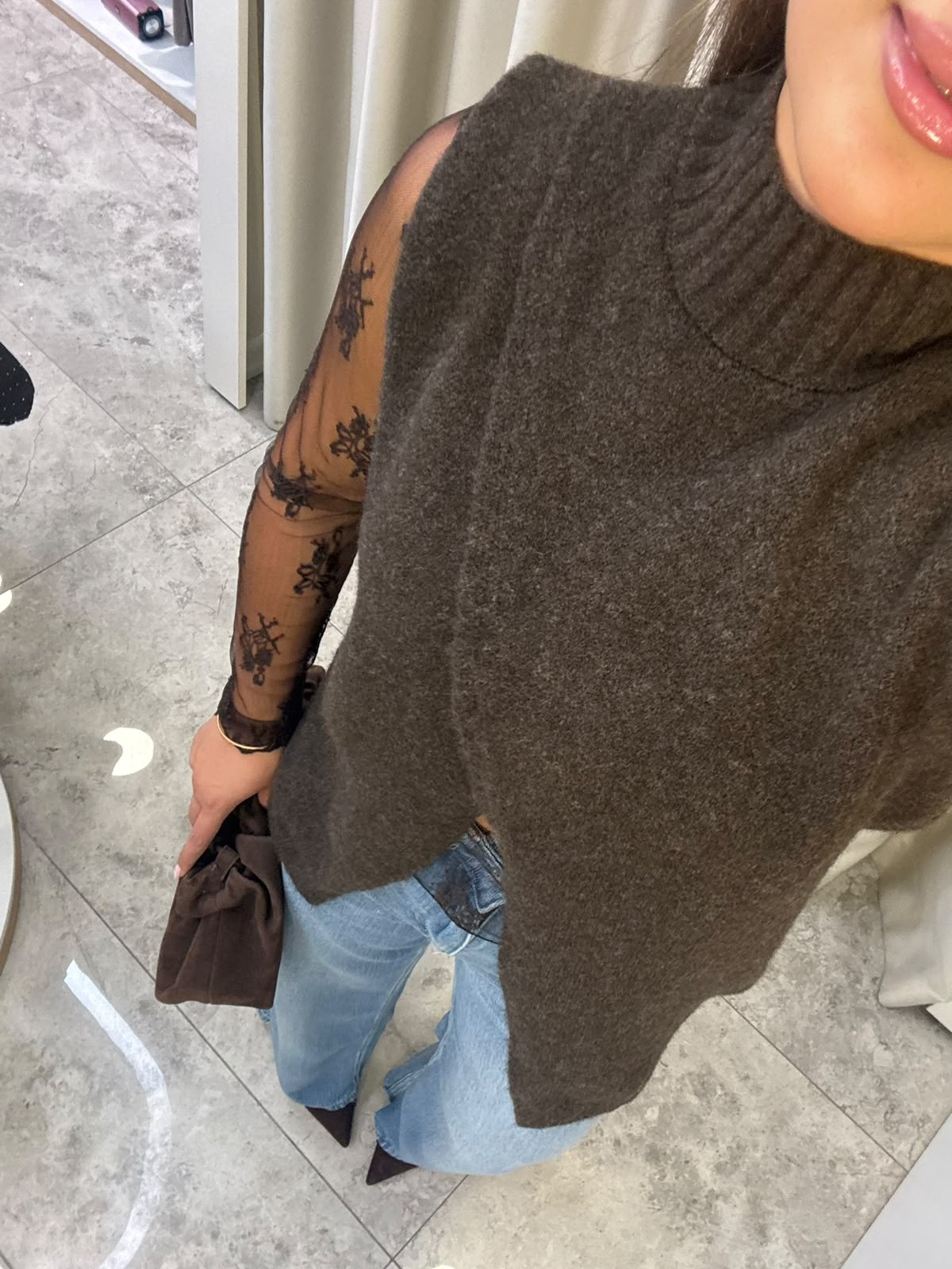 Clover Kahve Dantel Garnili Dik Yaka Süveter