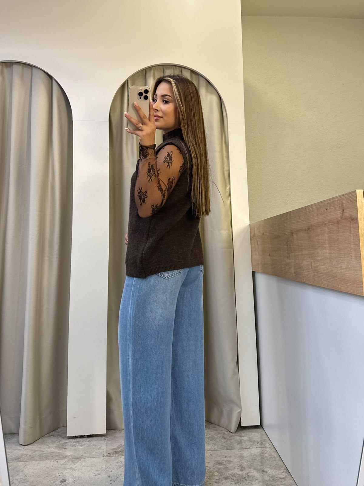 Clover Kahve Dantel Garnili Dik Yaka Süveter