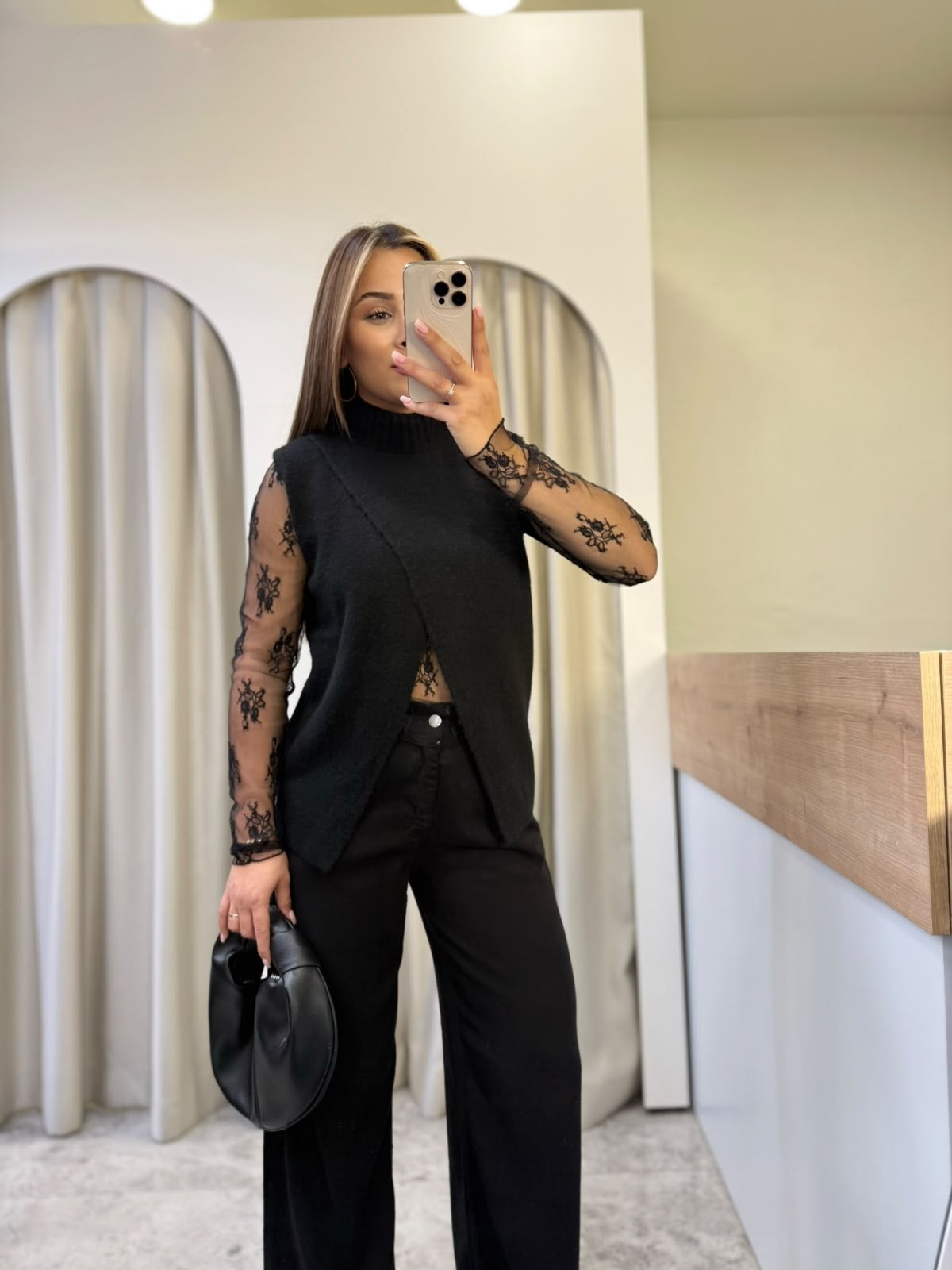 Clover Siyah Dantel Garnili Dik Yaka Süveter