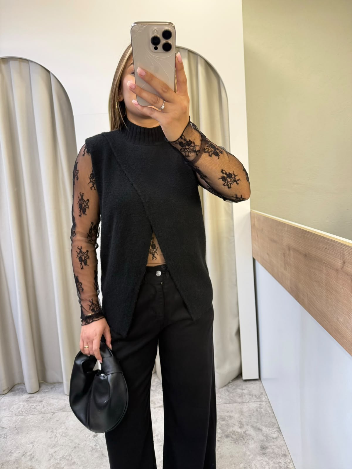 Clover Siyah Dantel Garnili Dik Yaka Süveter