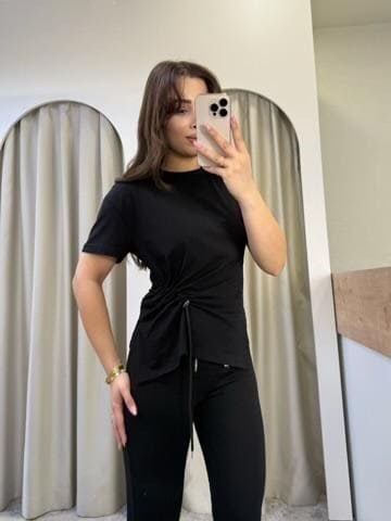 Ely Siyah Büzgü Detaylı Tişört