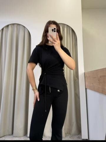 Ely Siyah Büzgü Detaylı Tişört