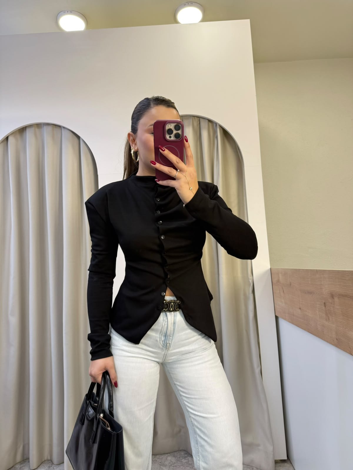 Jura Siyah Vatkalı Önü Drape Düğmeli Bluz