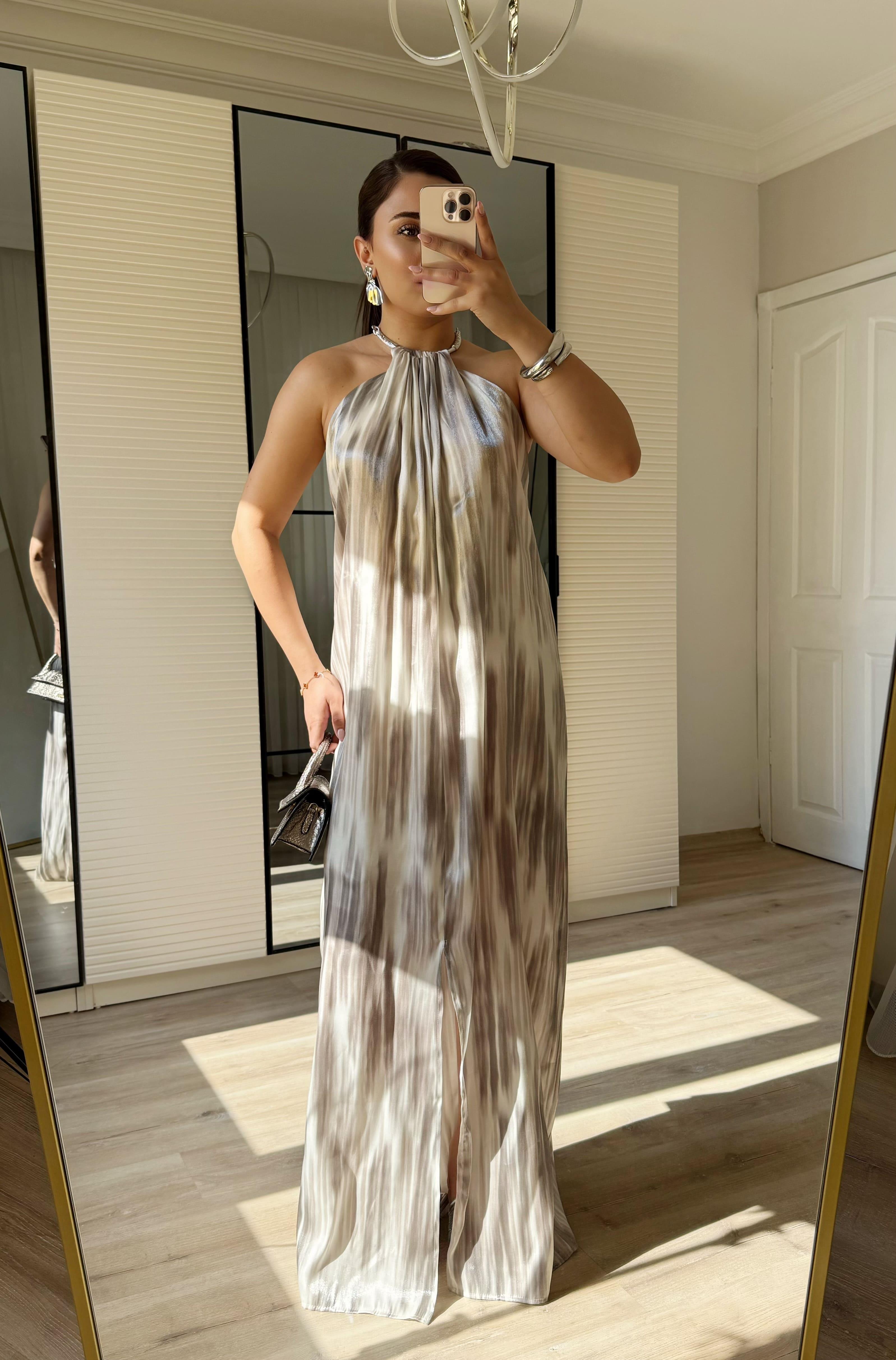 Kolyeli Saten Halter Yaka Elbise