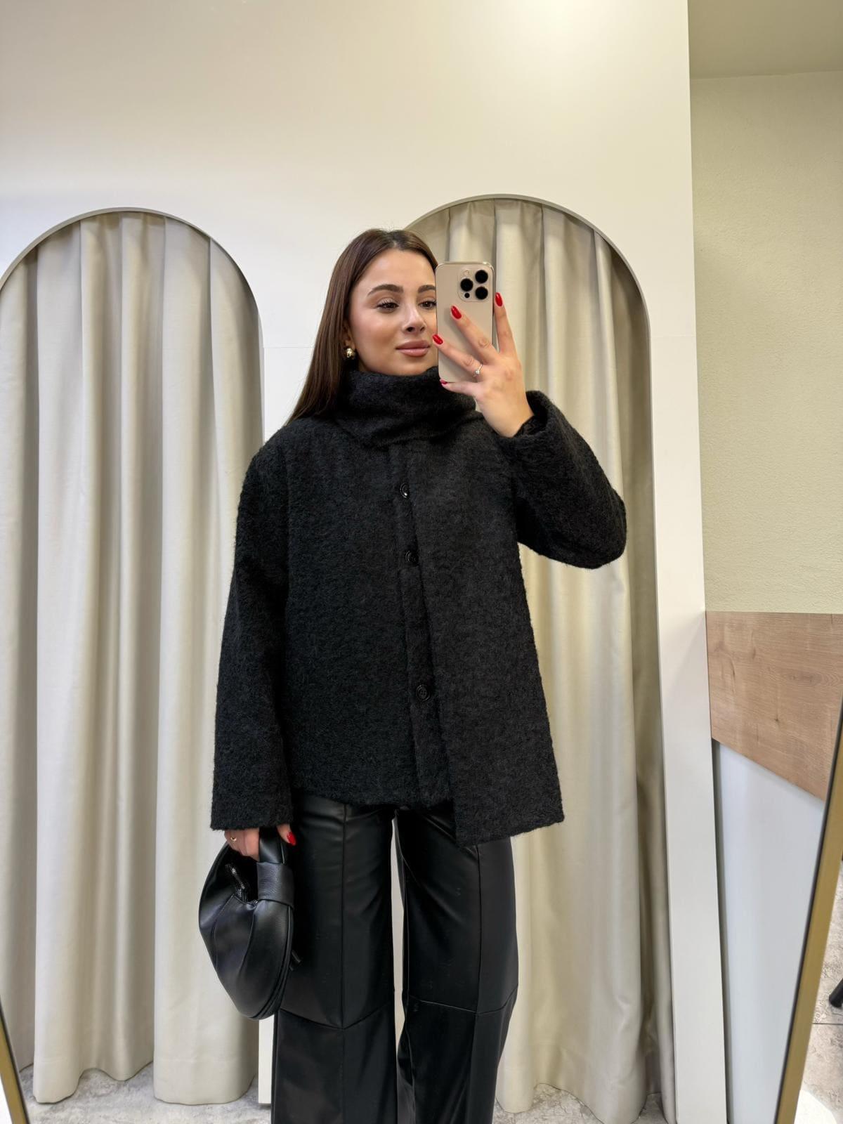 Livia Siyah Atkılı Keçe Kaban