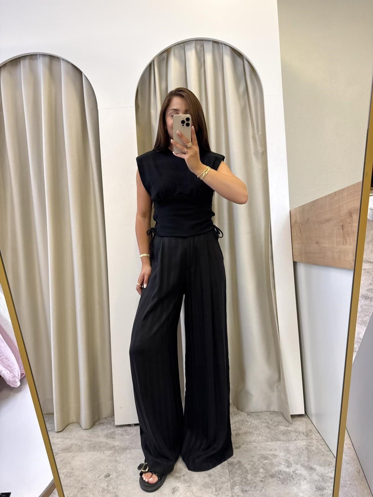 Narcy Siyah Kenarları Bağıcıklı Vatkalı Bluz