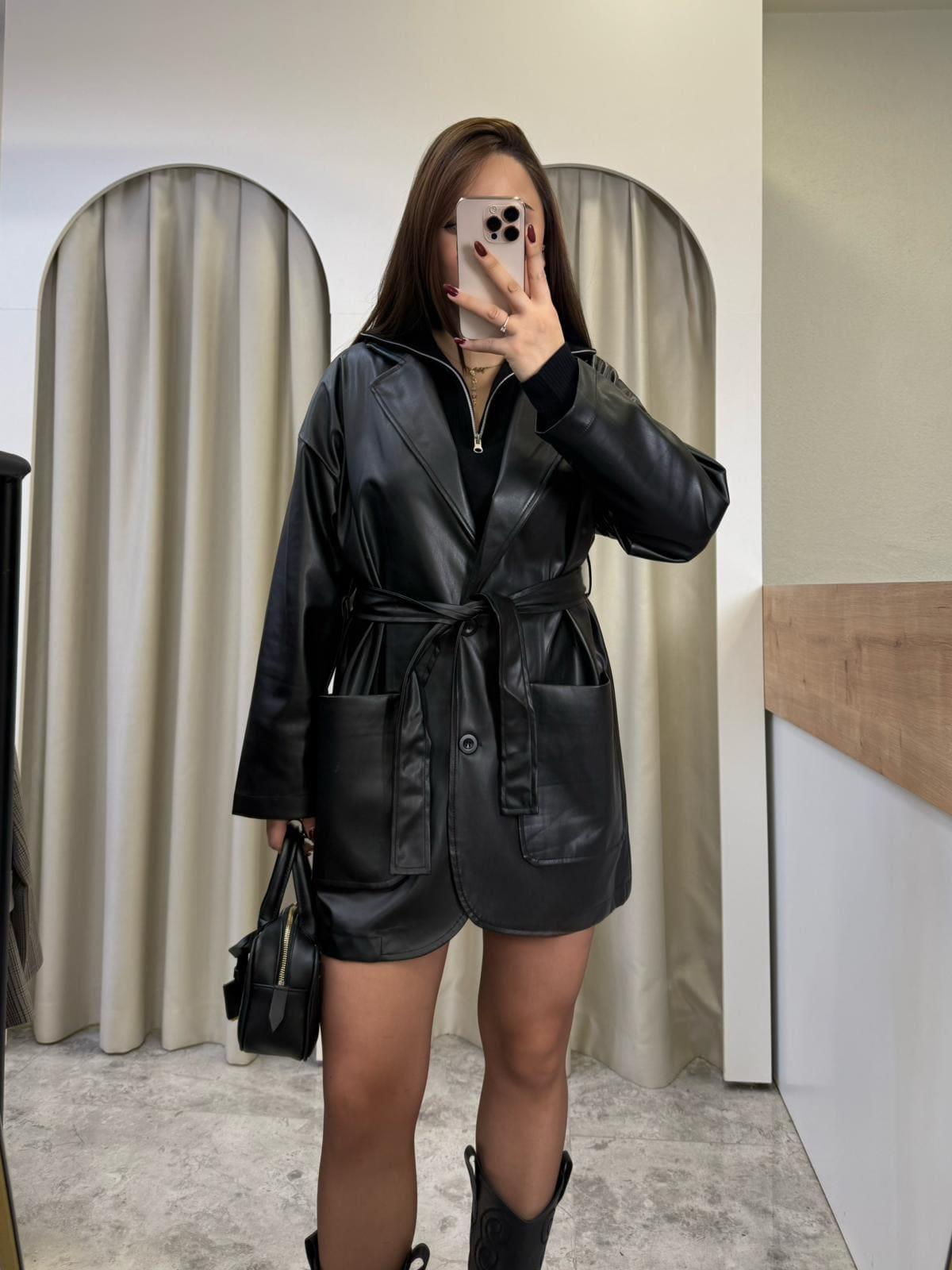Oversize Kuşaklı Siyah Deri Ceket