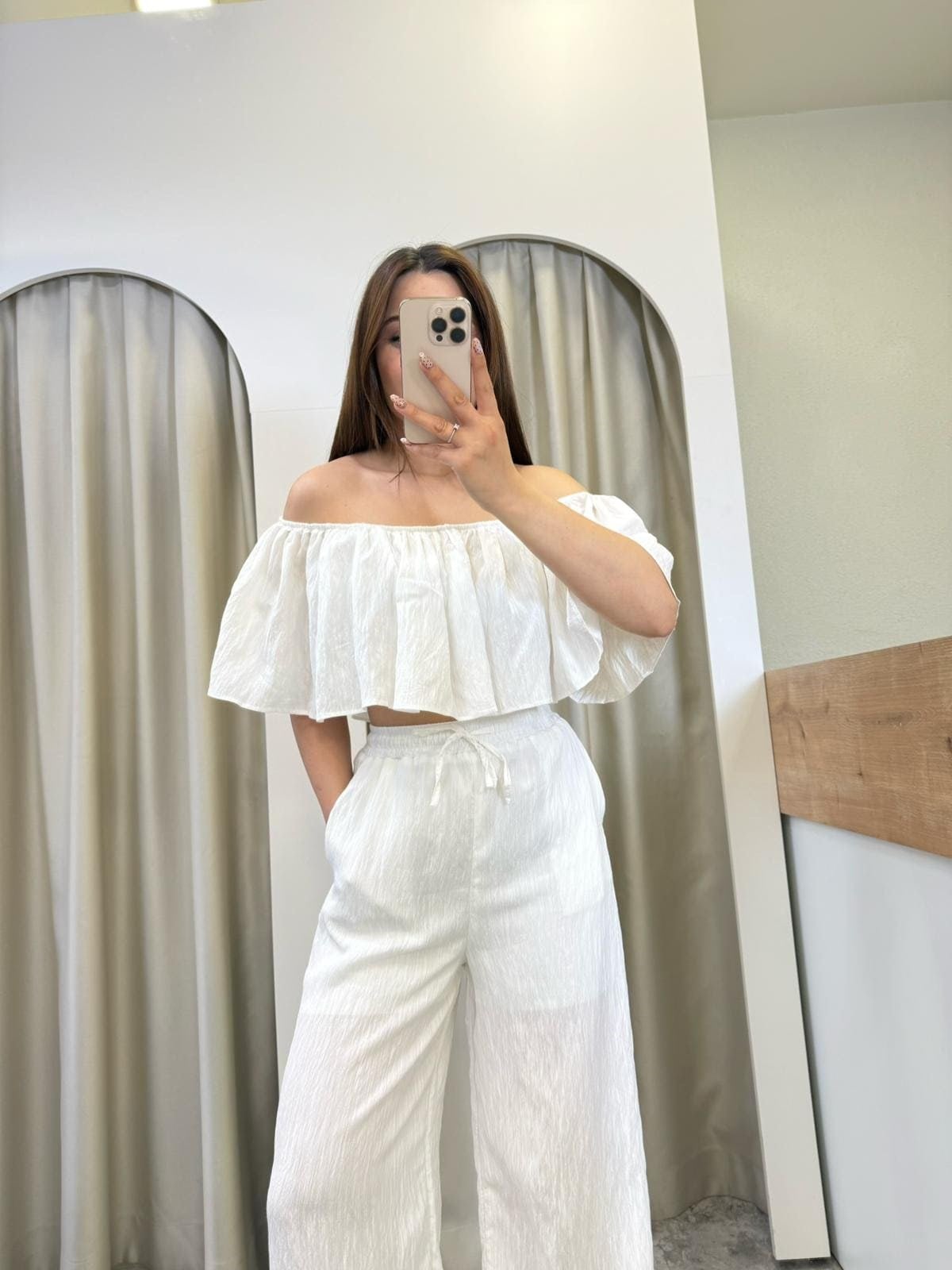 Vanessa Beyaz Fırfırlı Takım