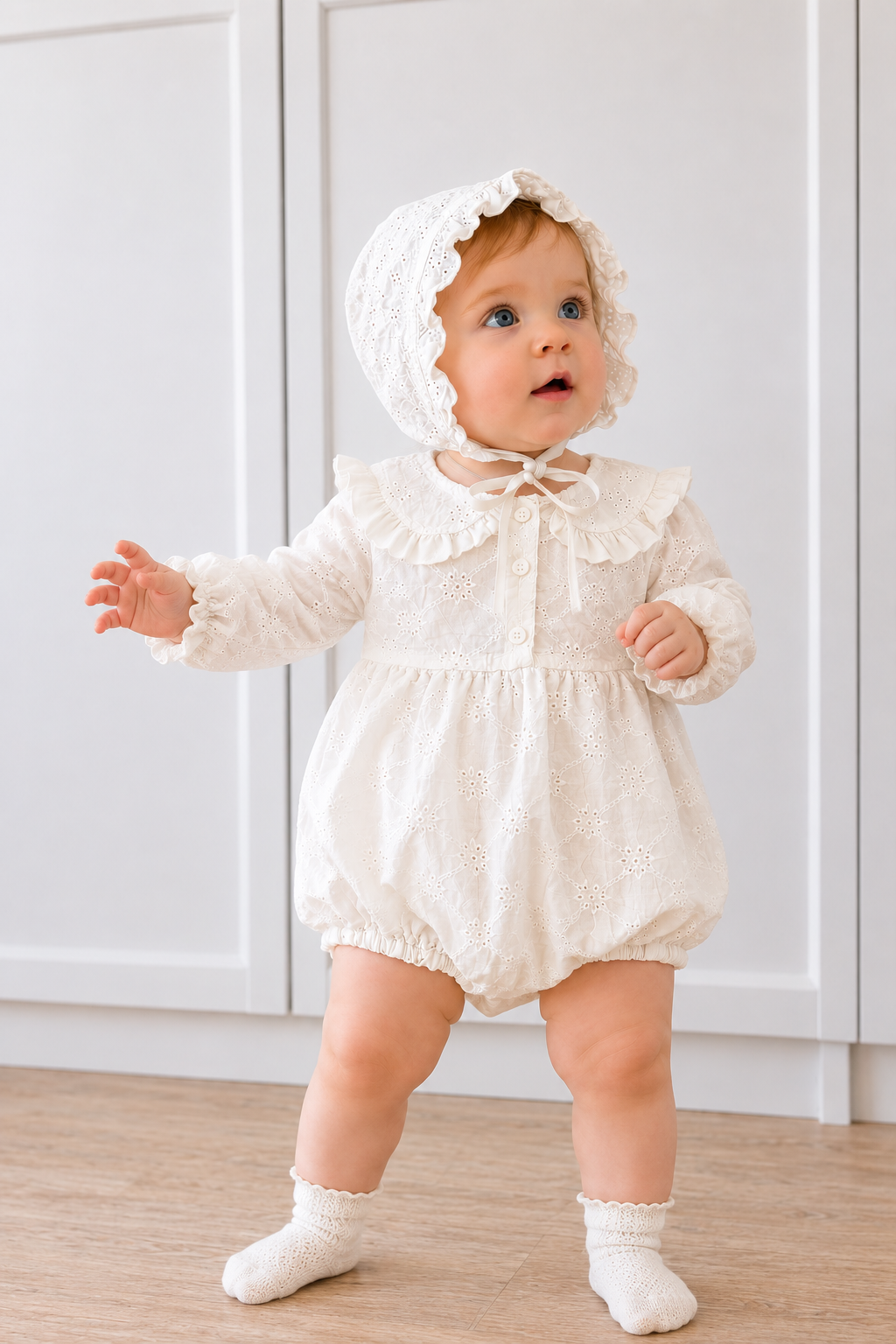 Kız Bebek Uzun Kollu Şapkalı Güpür İşlemeli Çıtçıtlı Romper Badi İkili Set