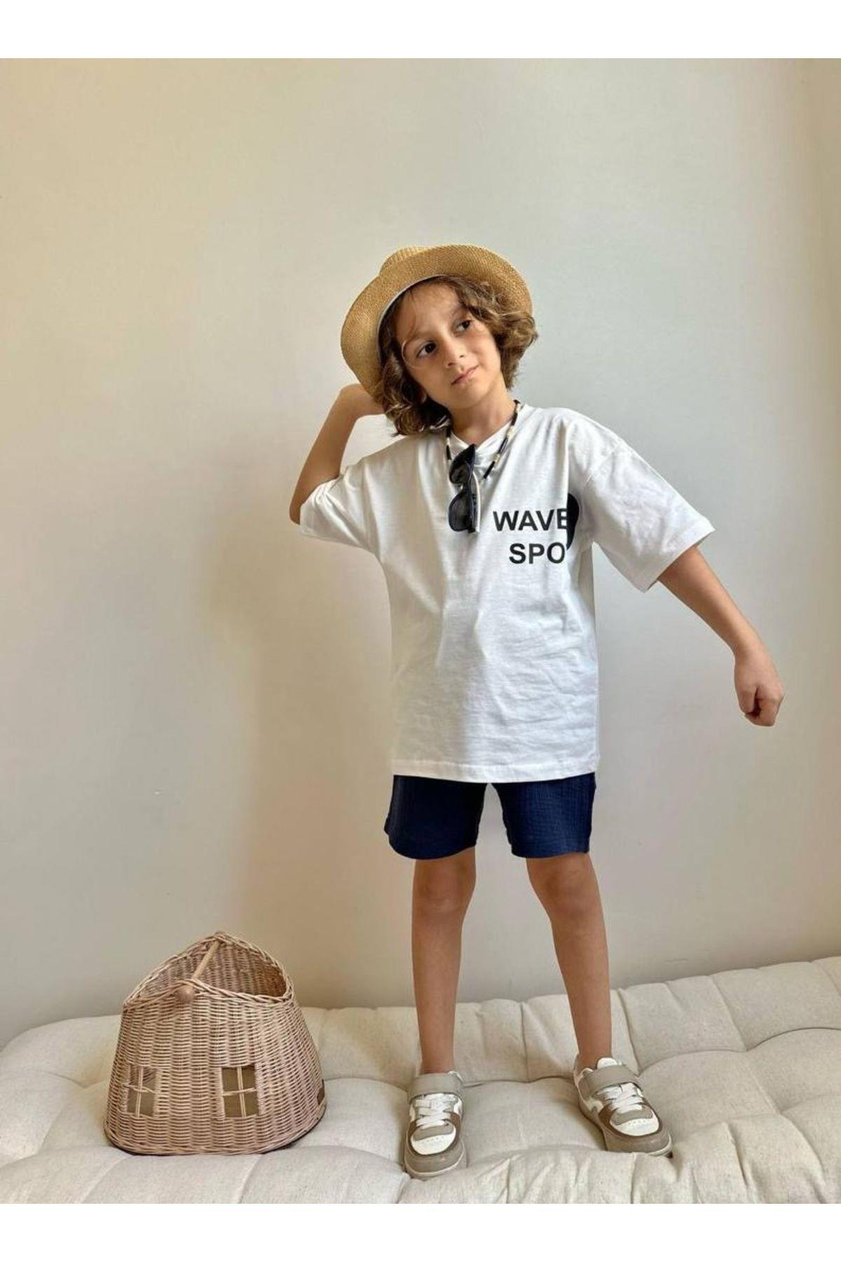 Sırt Baskı Detaylı Alt Kumaş Müslin Kumaştan Erkek Çocuk T-shirt ve Şortlu Alt Üst Takım
