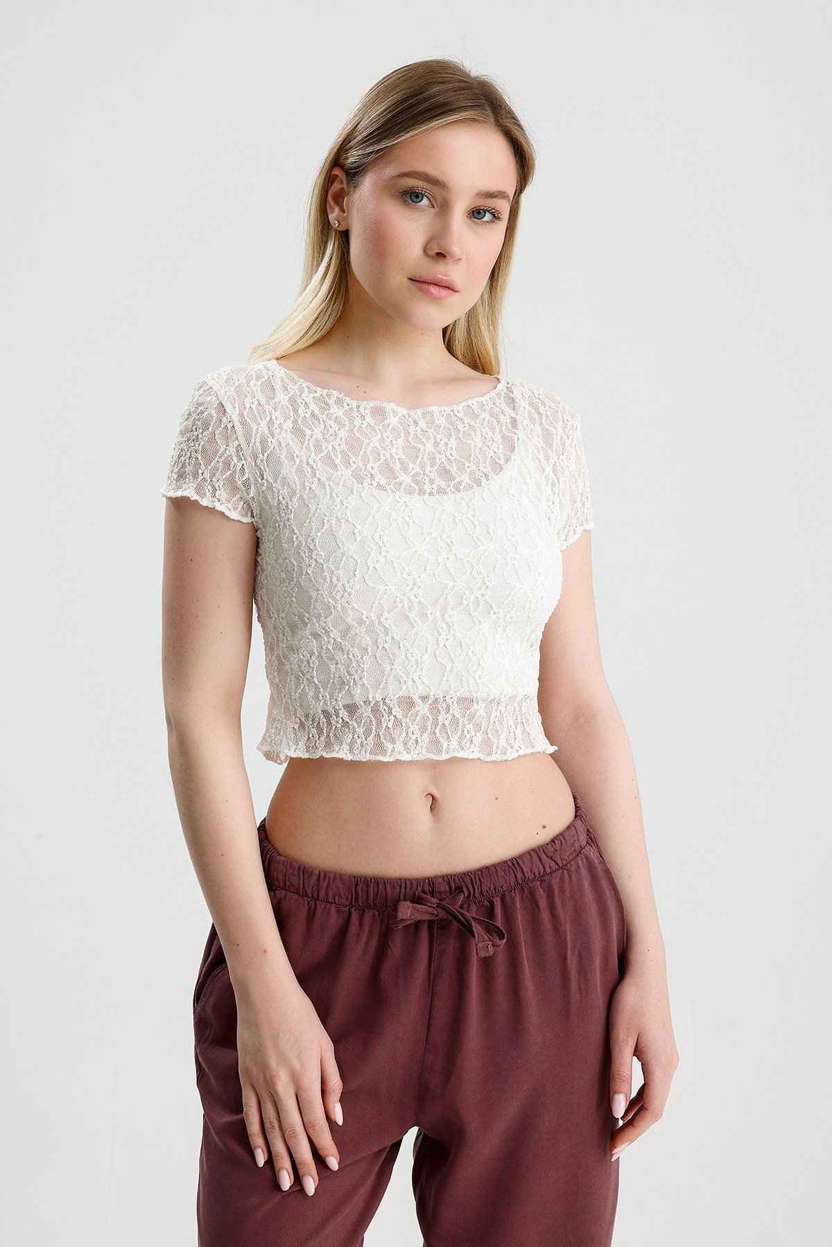 Ekru  Dantel Kısa Kol Crop