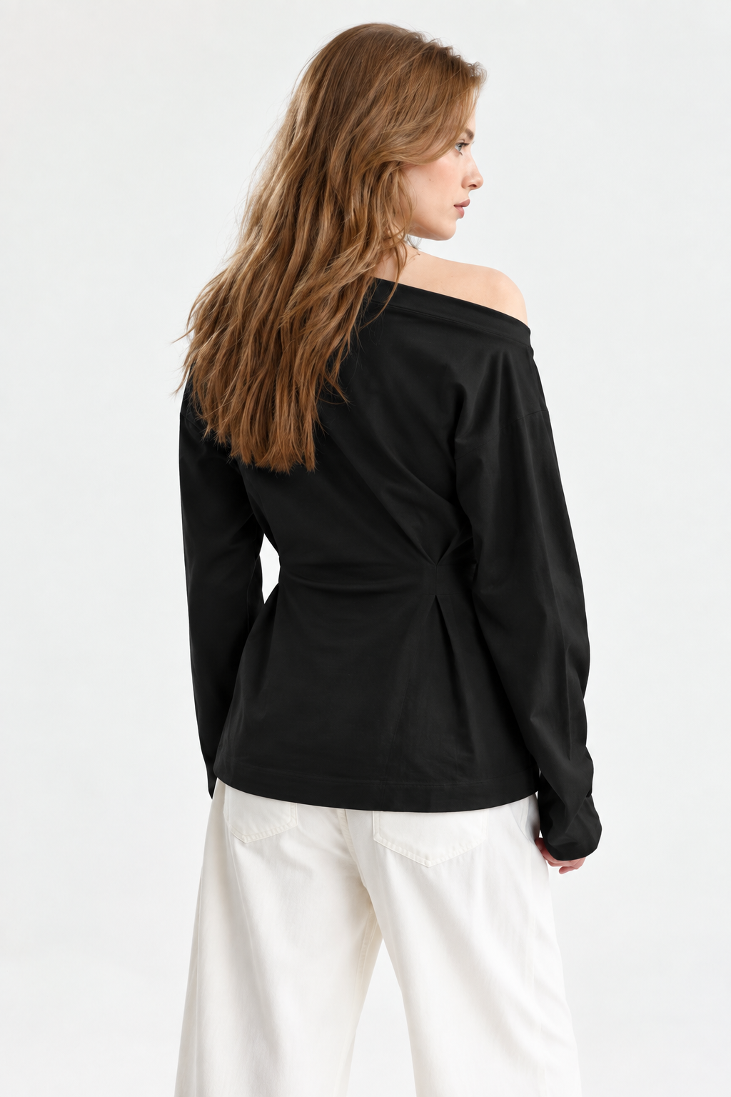 Siyah Beli Pile Detaylı Tshirt