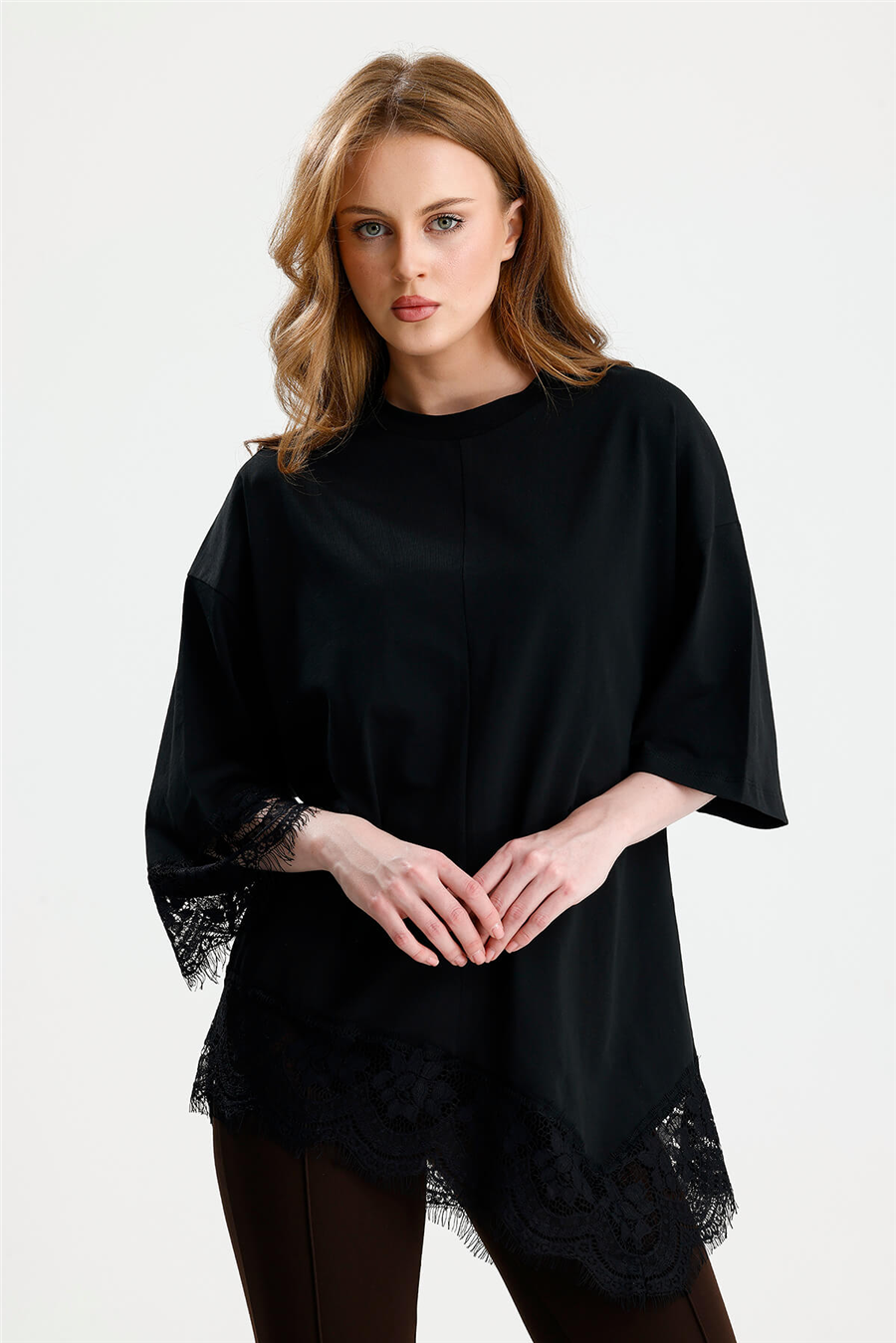 Siyah Parçalı  Dantel Detaylı Tshirt