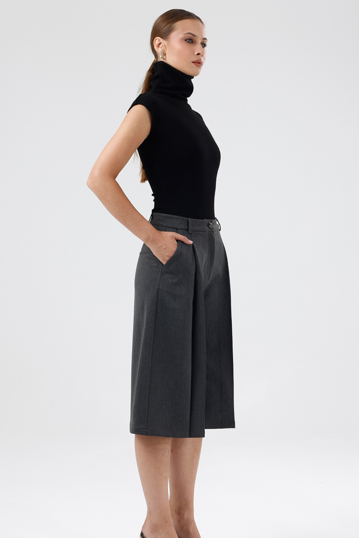Capella Saten Gabardin Gri Bermuda , Pantolon