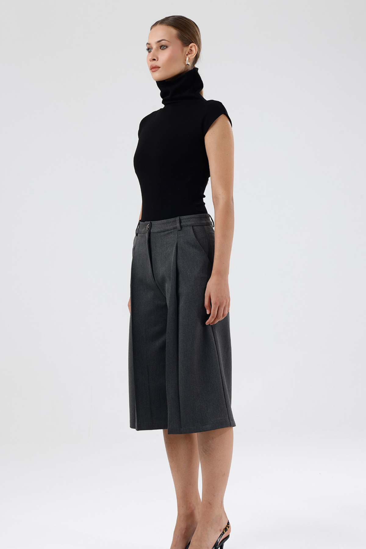 Capella Saten Gabardin Gri Bermuda , Pantolon