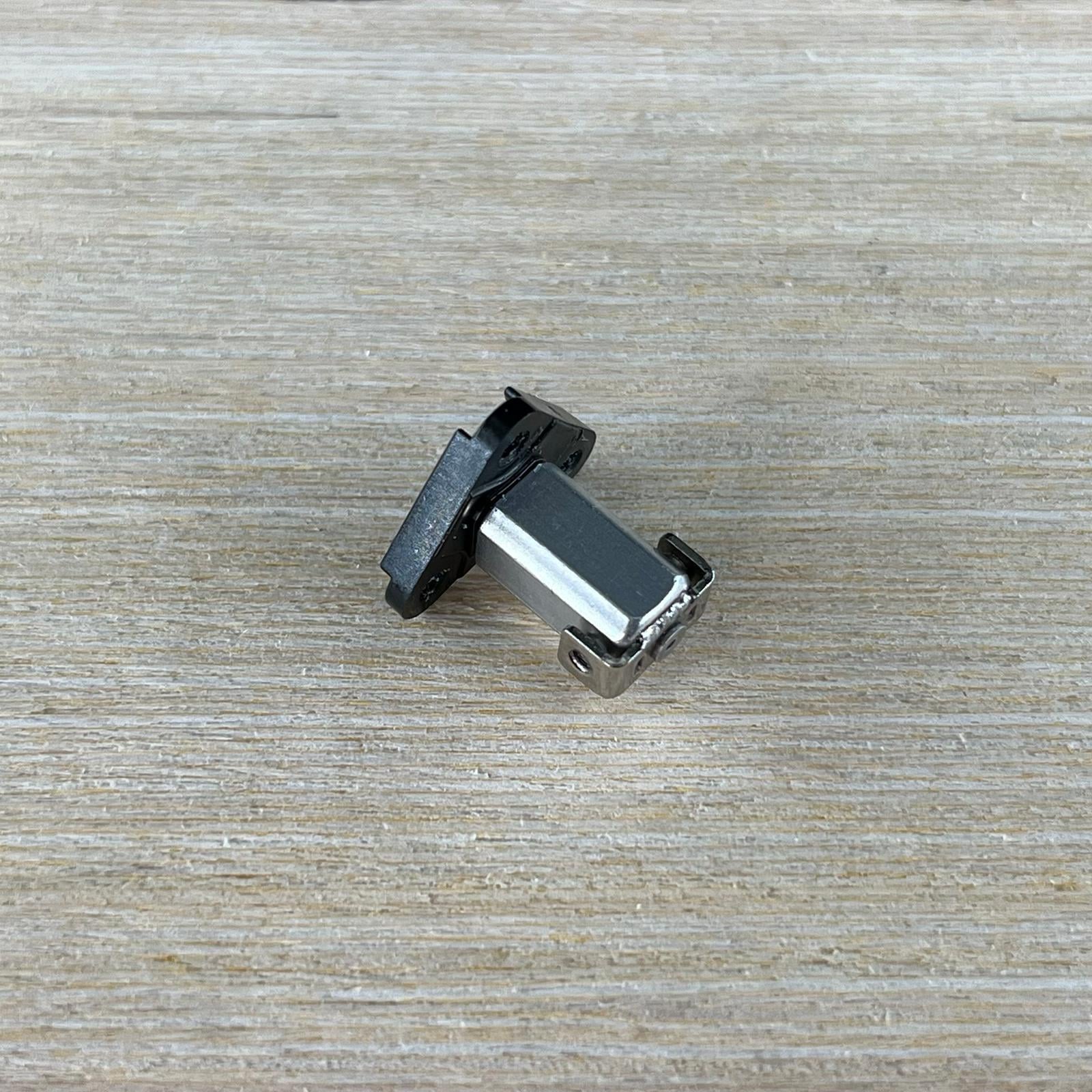 Djı Mini 5 Pro  Ön Menteşe