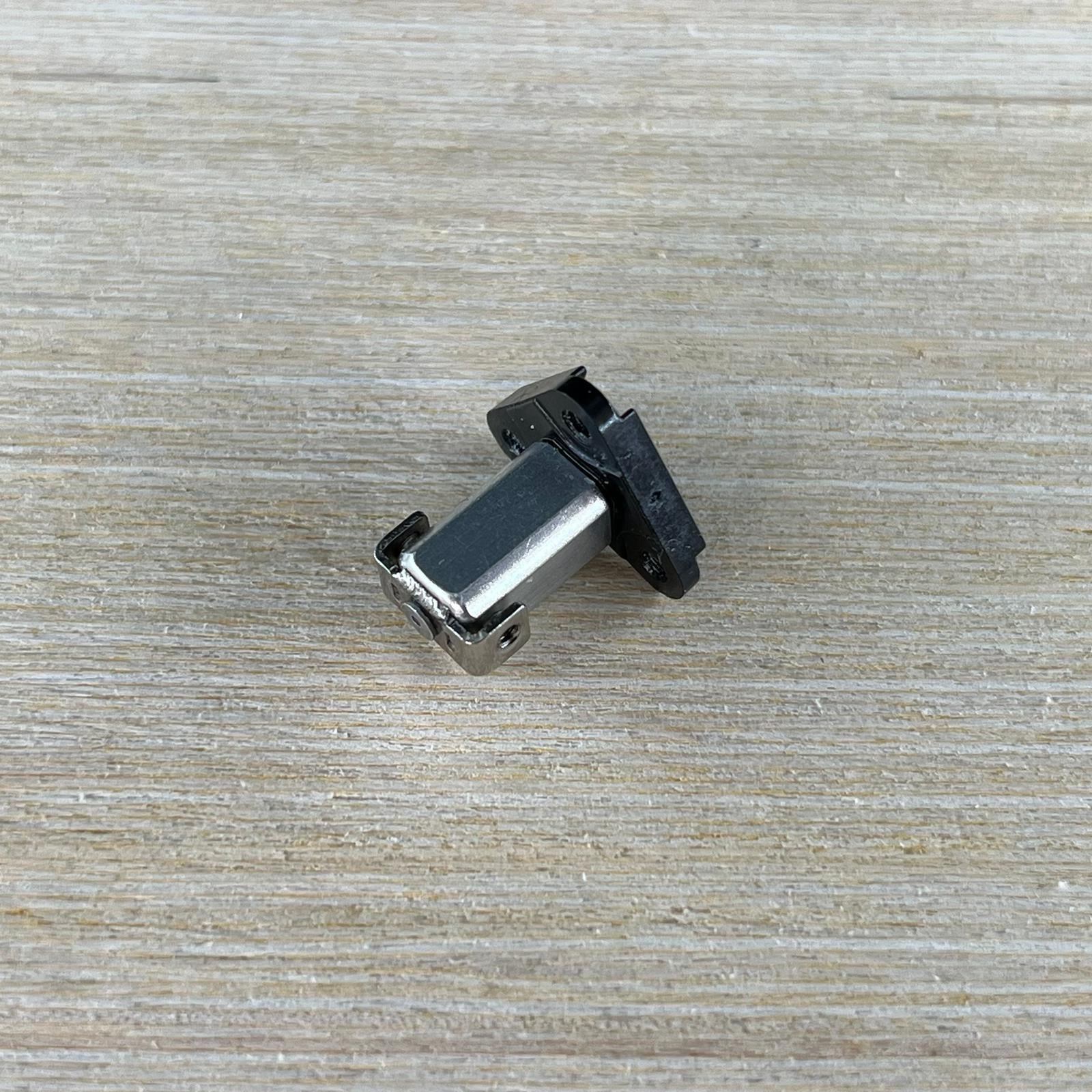Djı Mini 5 Pro  Ön Menteşe