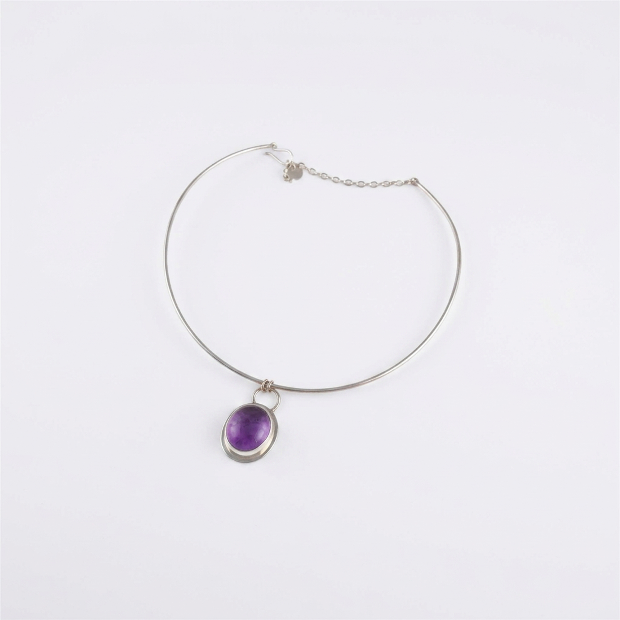 VIOLET ORBIT CHOKER 