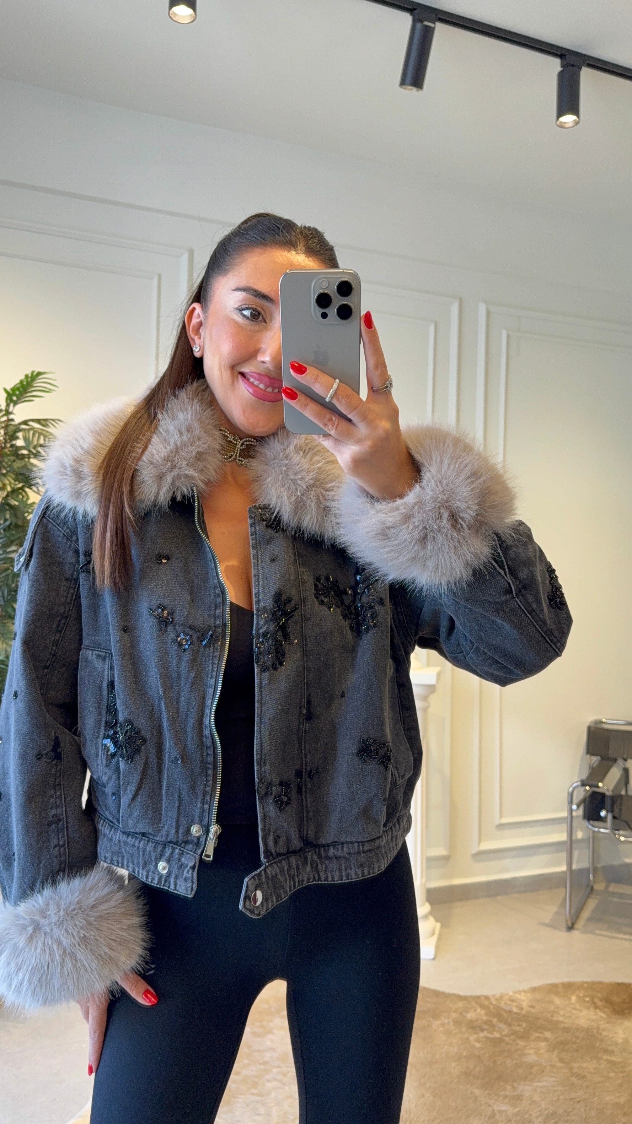 Antrasit İşleme Detaylı Kürklü Denim Ceket