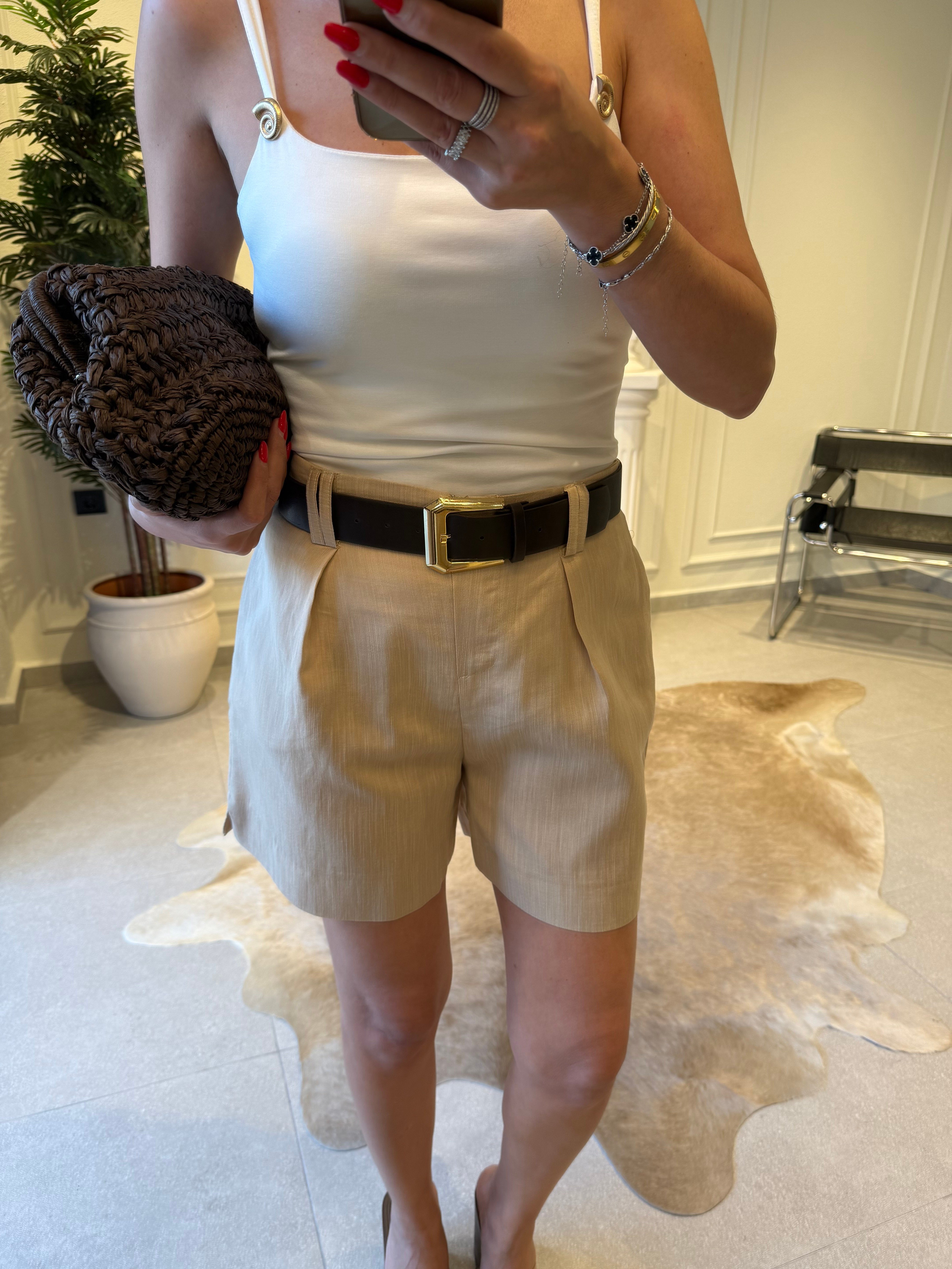 Bej Kemerli Şehir Boy Şort