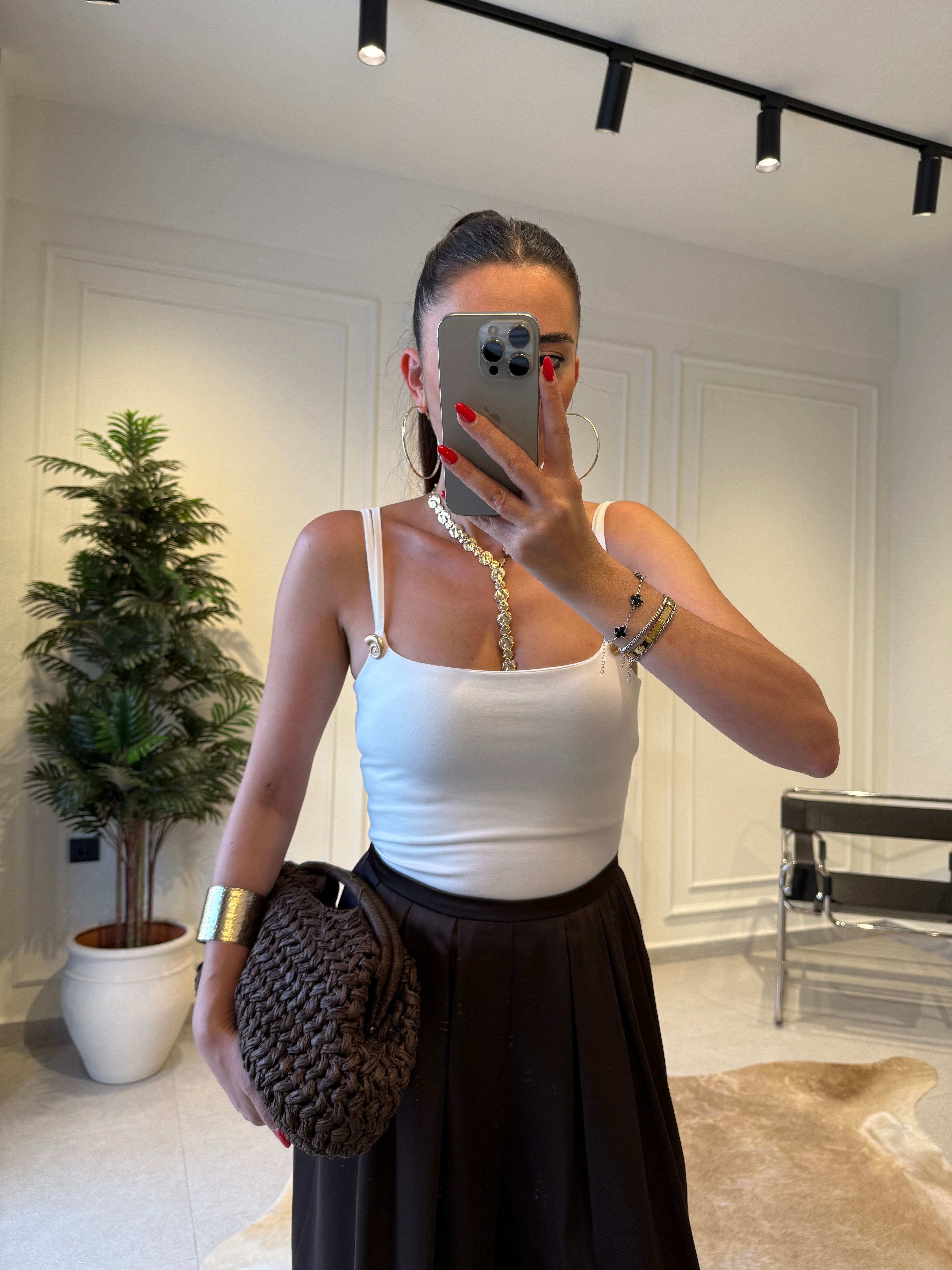 Beyaz Salyangoz Aksesuarlı Bodysuit