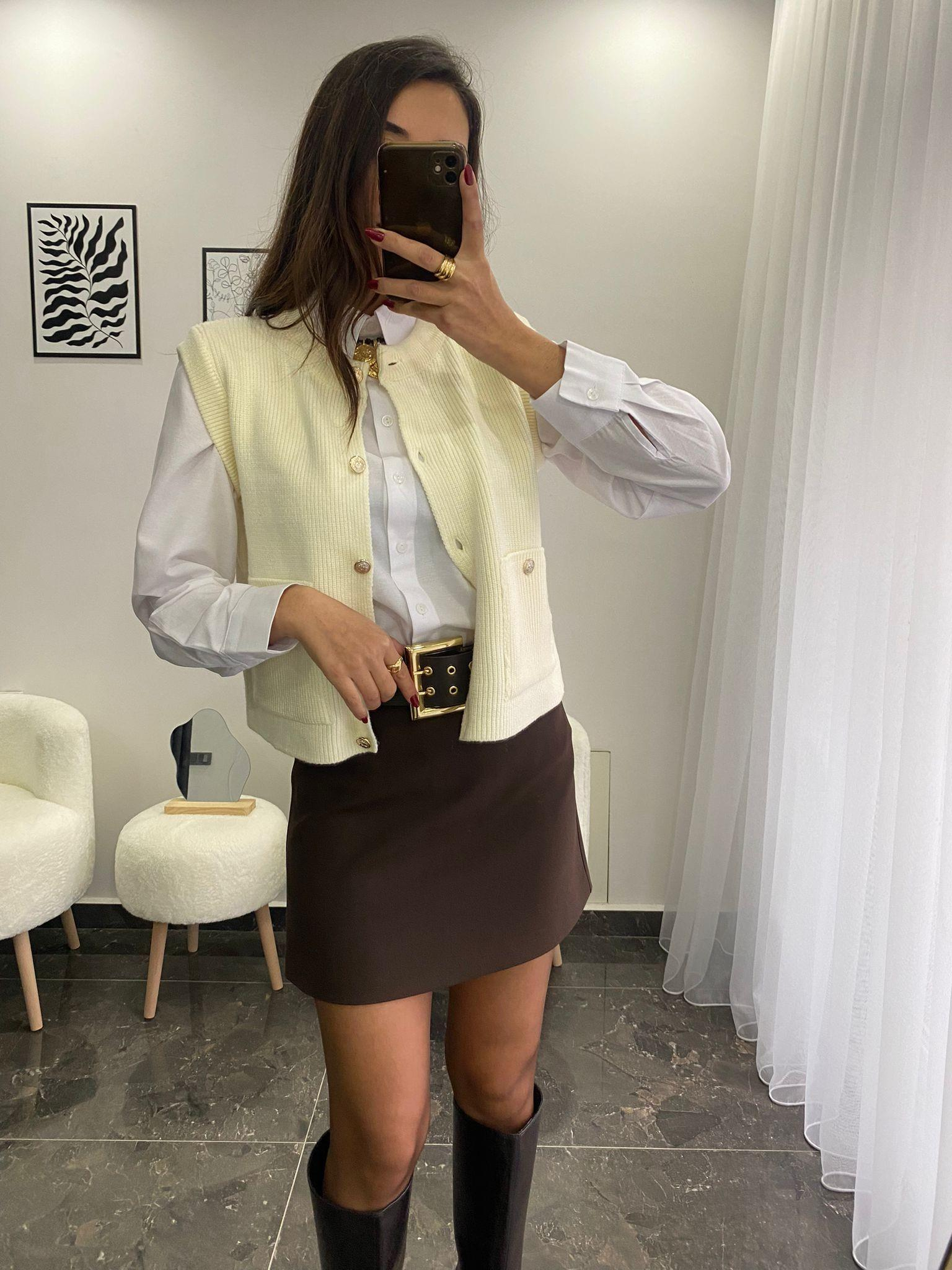 Ekru Gold Düğmeli Triko Yelek