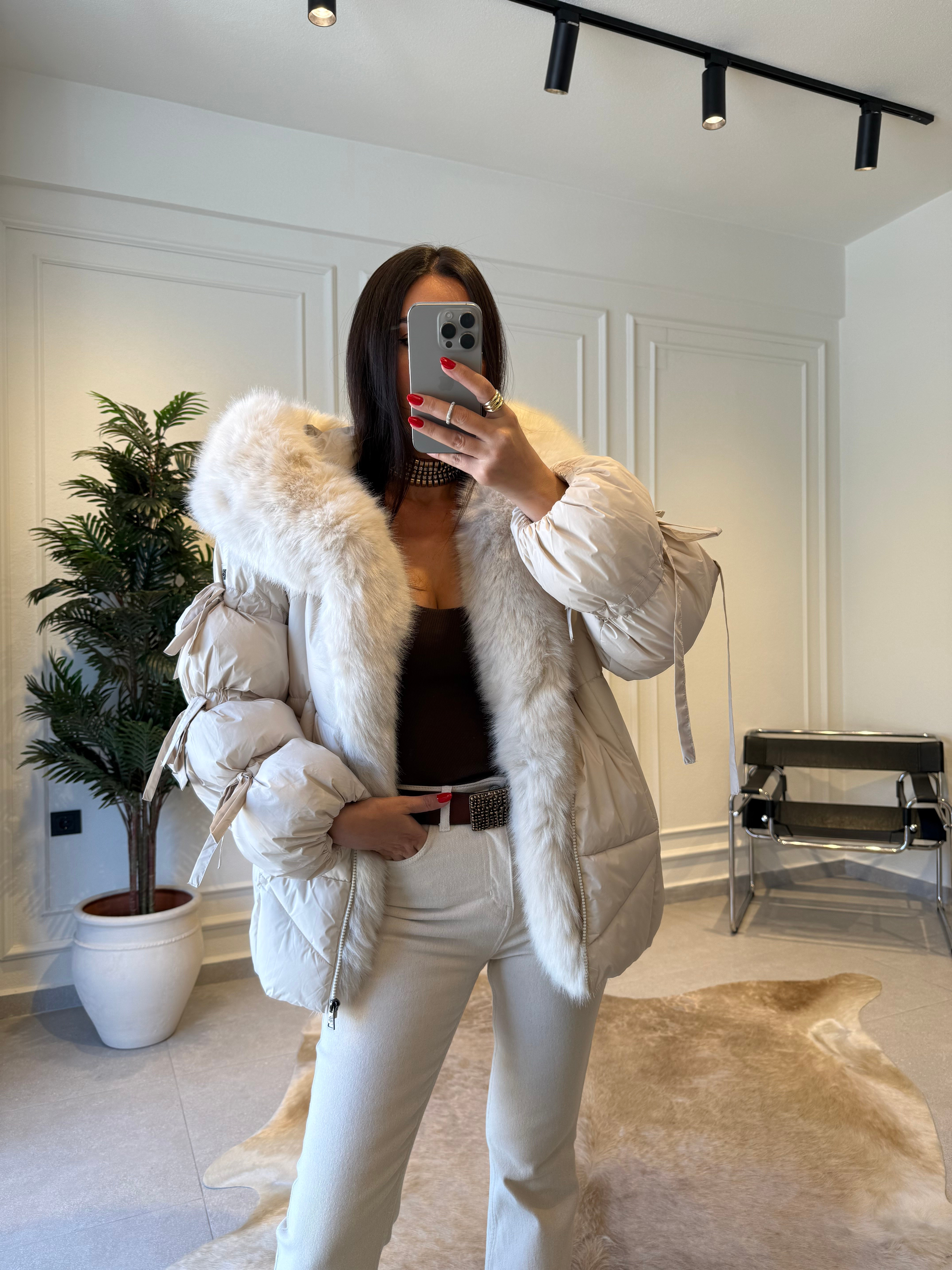Ekru Kürk Yaka Detaylı Şişme Mont