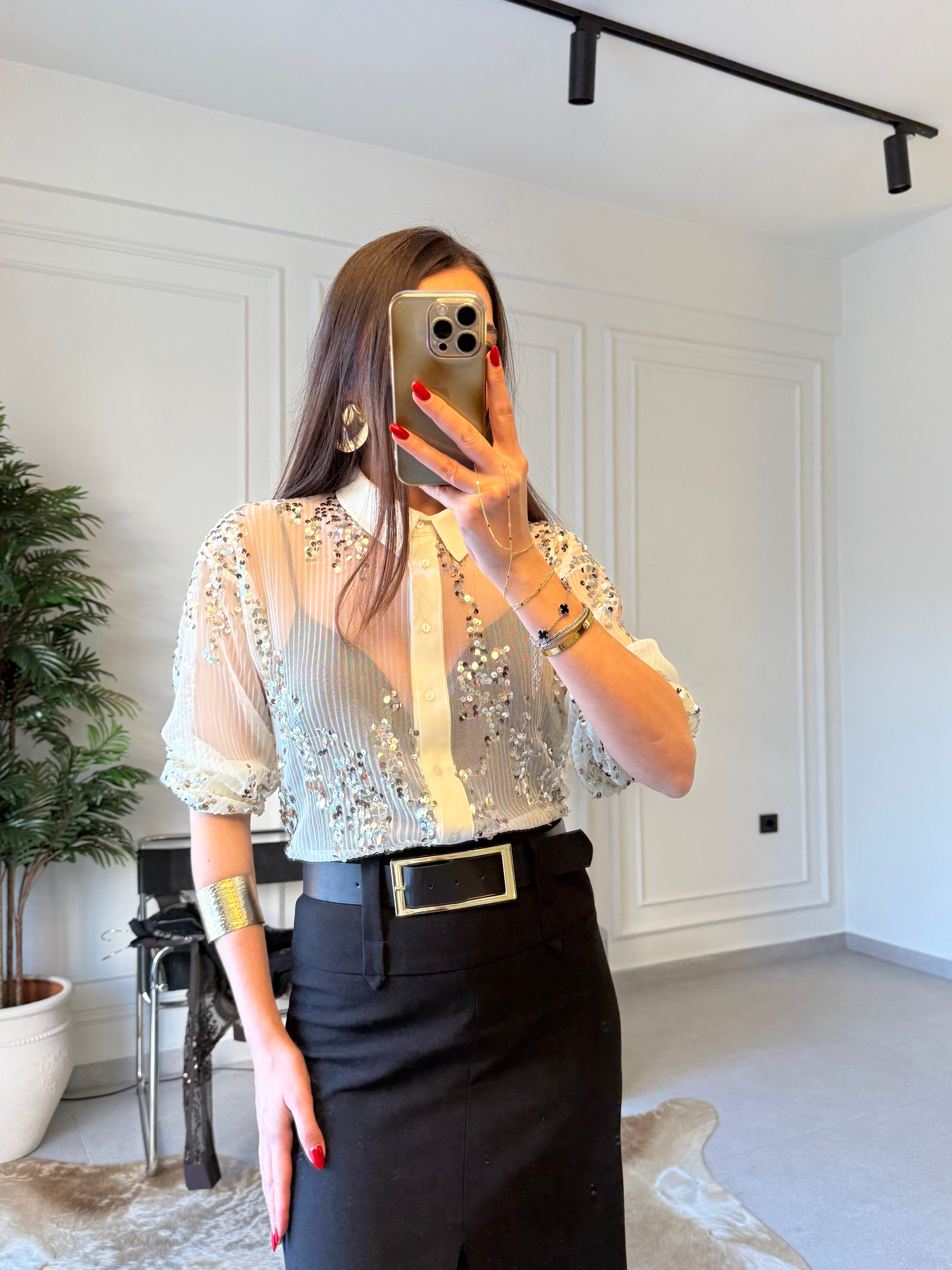 Ekru Pullu Garnilli Gömlek 