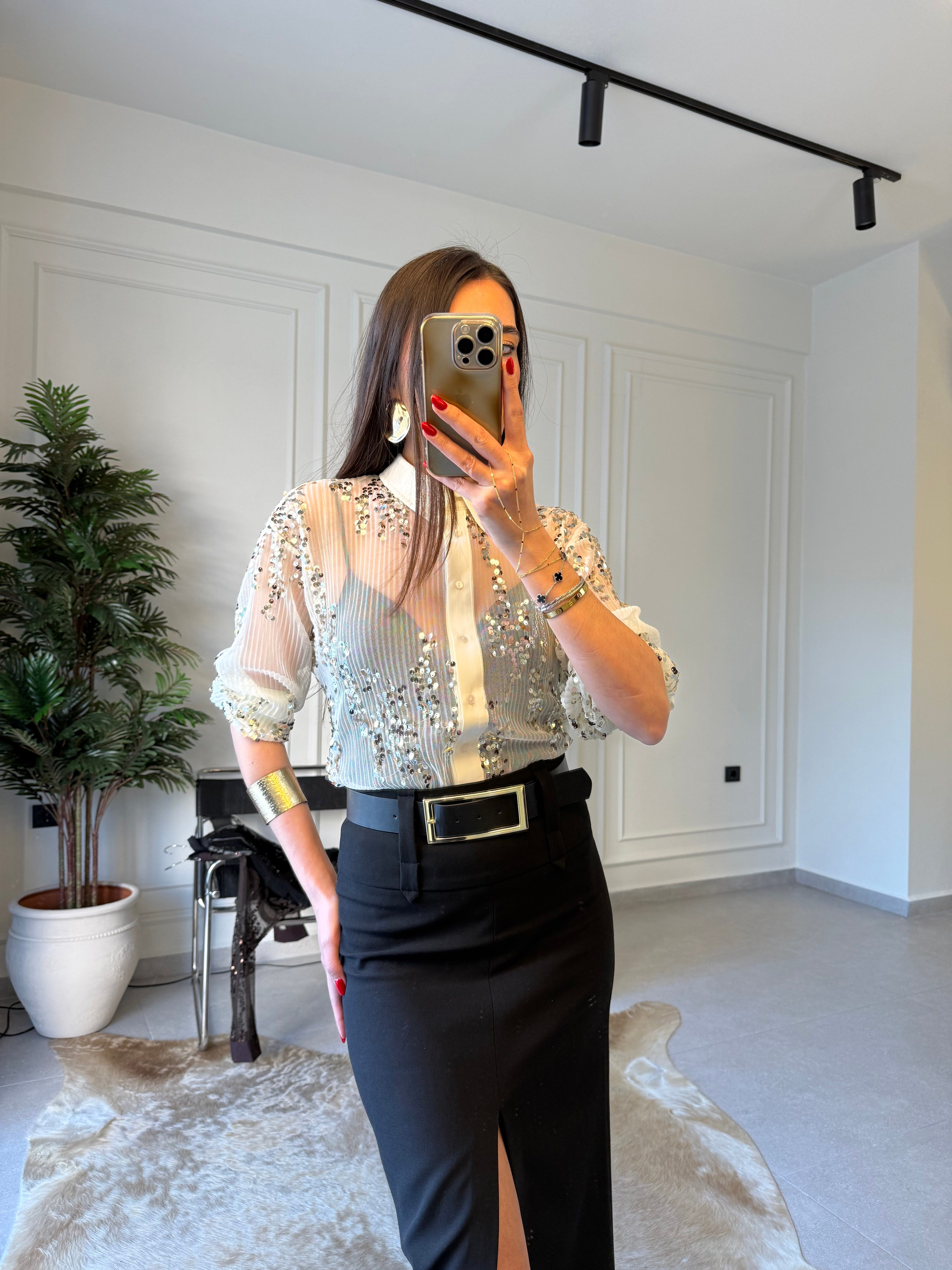 Ekru Pullu Garnilli Gömlek 