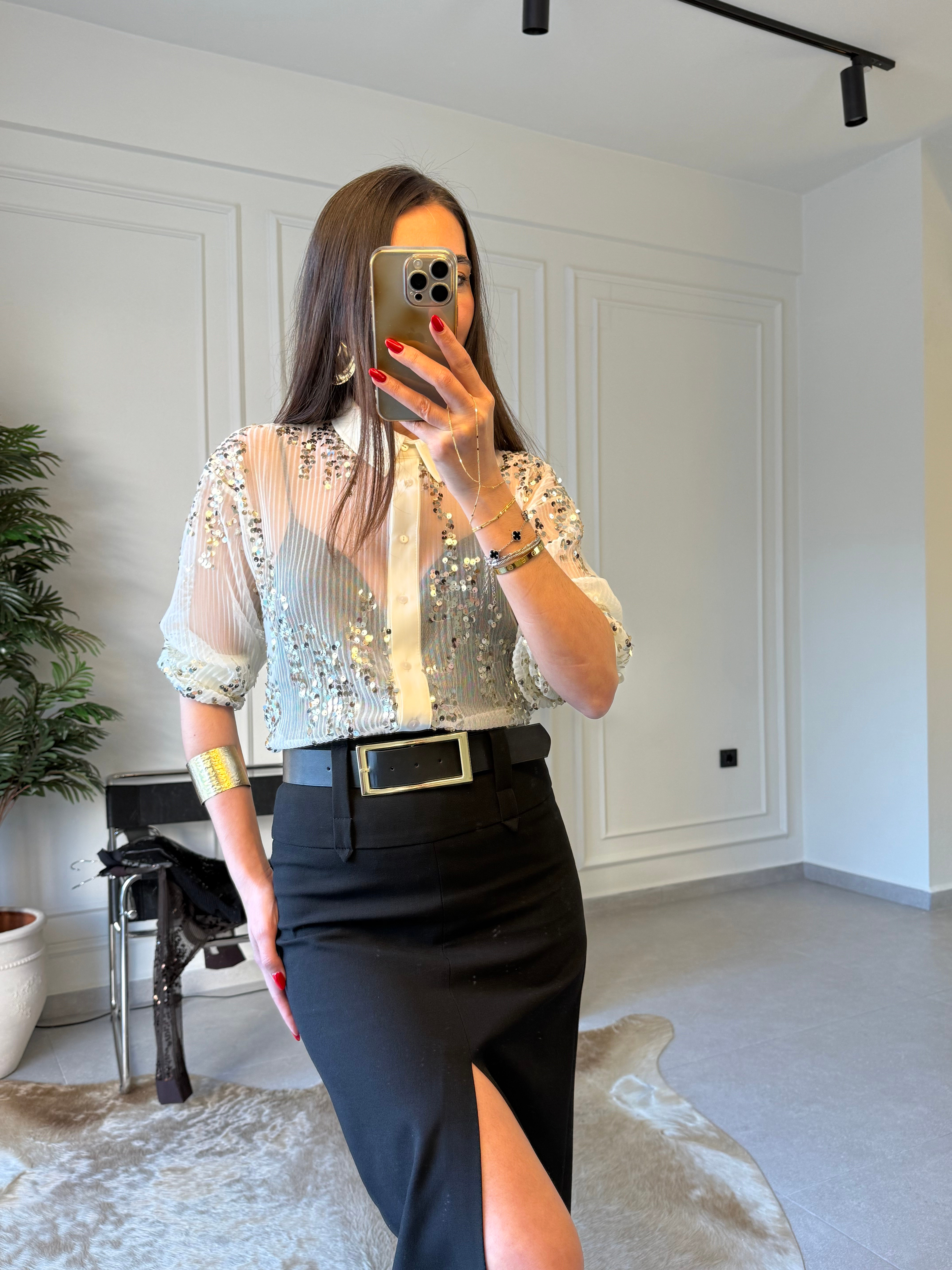 Ekru Pullu Garnilli Gömlek 