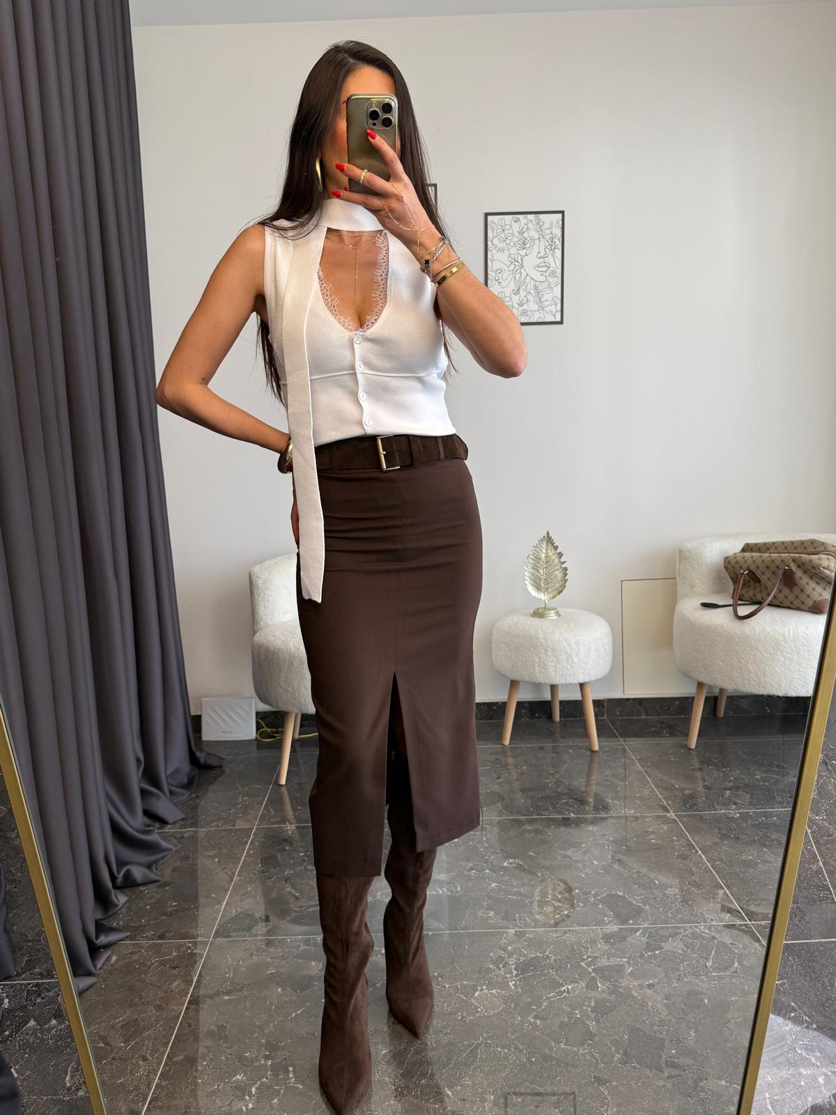 FULAR DETAYLI YAKASI DANTELLI TRİKO YELEK BLUZ 