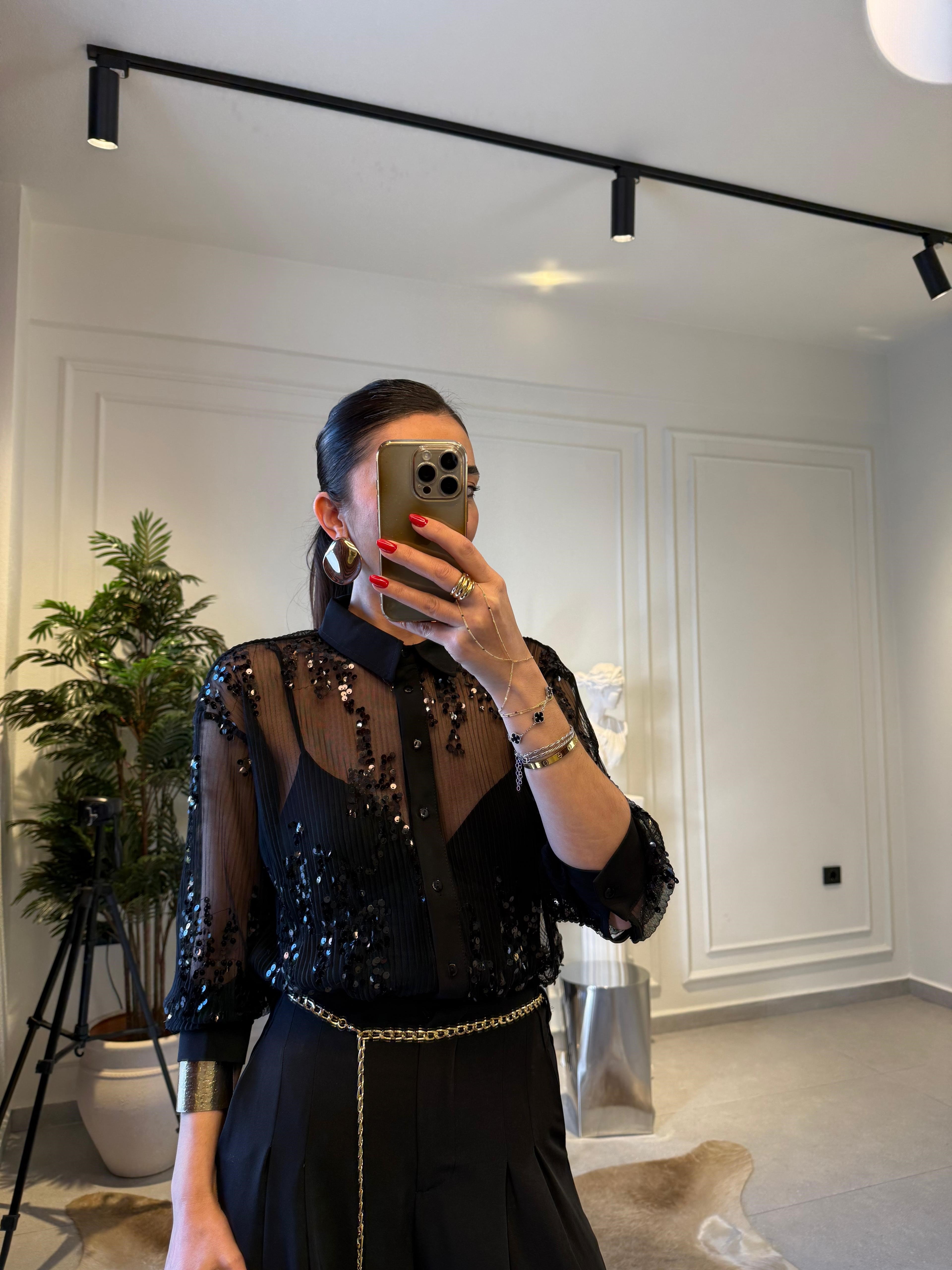 Siyah Pullu Garnilli Gömlek 