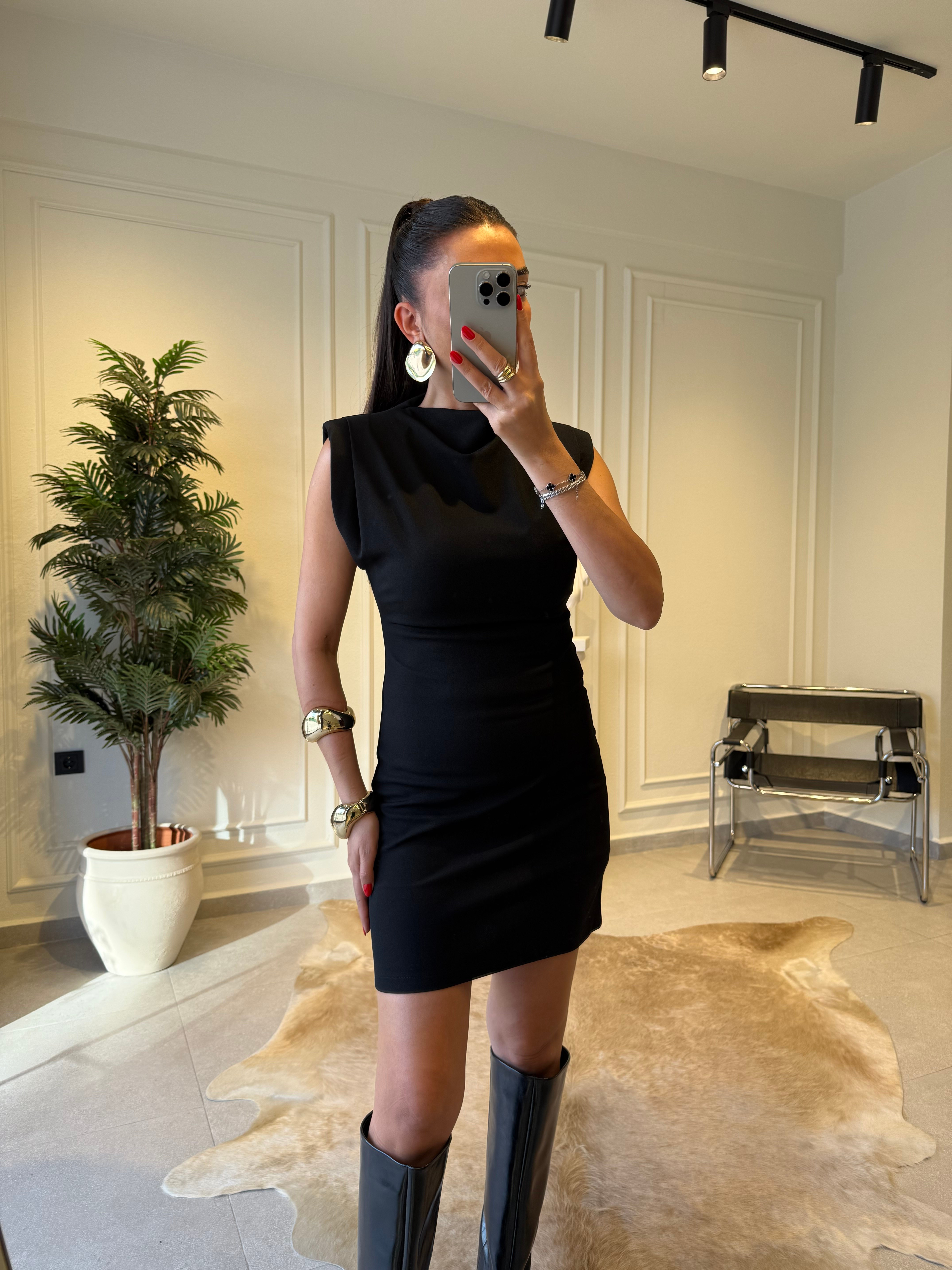 Siyah Vatkalı Mini Elbise (ÖN SİPARİŞ KARGOYA VERİLİŞ 01 EKİM )